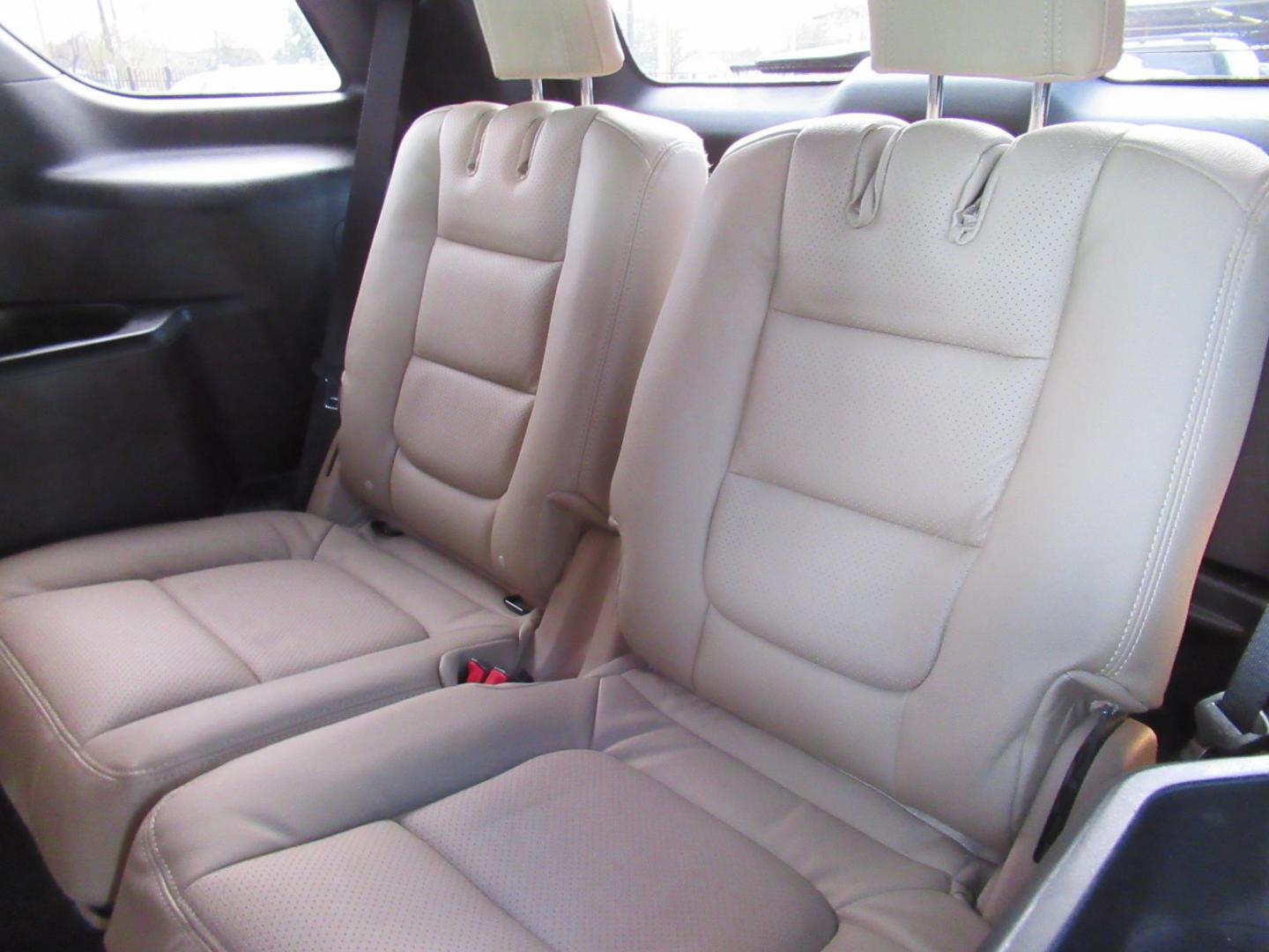 2016 Blue /Tan Ford Explorer XL (1FM5K7B85GG) with an 3.5L V6 F DOHC 24V engine, Automatic transmission, located at 1511 North Shepherd Dr., Houston, TX, 77008, (281) 657-1221, 29.798361, -95.412560 - 2016 FORD EXPLORER VIN: 1FM5K7B85GGA95325 1 F M 5 K 7 B 8 5 G G A 9 5 3 2 5 4 DOOR WAGON/SPORT UTILITY 3.5L V6 F DOHC 24V GASOLINE FRONT WHEEL DRIVE - Photo#11