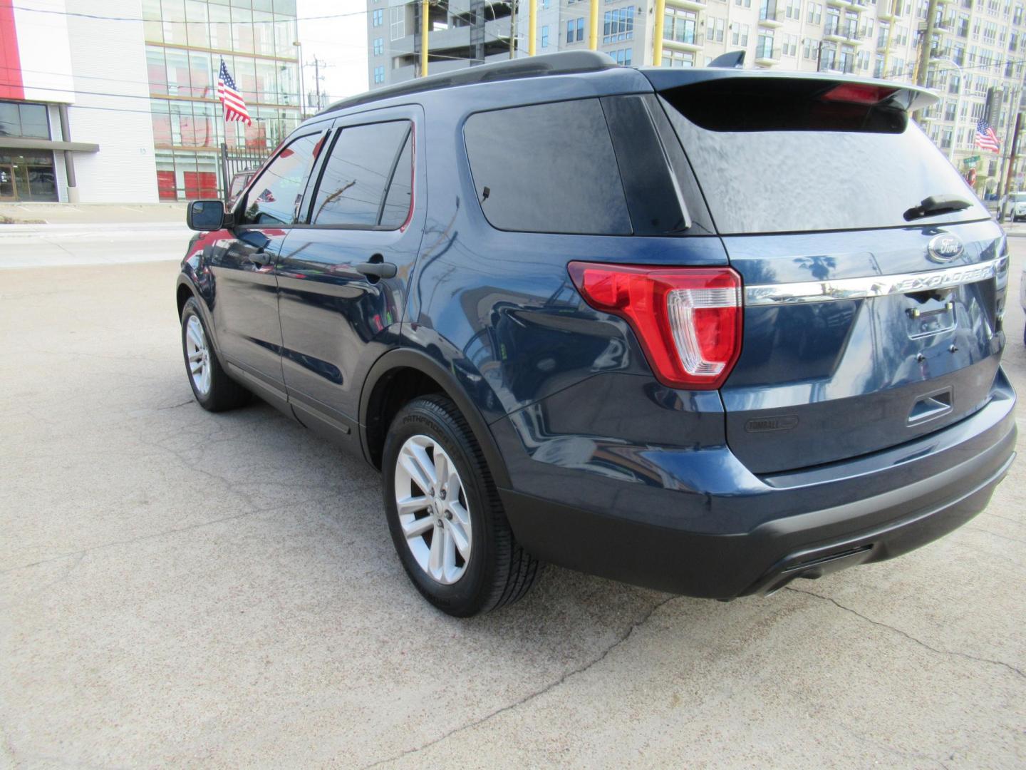 2016 Blue /Tan Ford Explorer XL (1FM5K7B85GG) with an 3.5L V6 F DOHC 24V engine, Automatic transmission, located at 1511 North Shepherd Dr., Houston, TX, 77008, (281) 657-1221, 29.798361, -95.412560 - 2016 FORD EXPLORER VIN: 1FM5K7B85GGA95325 1 F M 5 K 7 B 8 5 G G A 9 5 3 2 5 4 DOOR WAGON/SPORT UTILITY 3.5L V6 F DOHC 24V GASOLINE FRONT WHEEL DRIVE - Photo#23