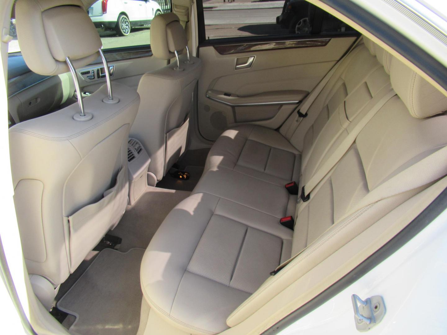 2015 White /Tan Mercedes-Benz E-Class E 350 (WDDHF5KB1FB) with an 3.5L V6 F DOHC 24V engine, Automatic transmission, located at 1511 North Shepherd Dr., Houston, TX, 77008, (281) 657-1221, 29.798361, -95.412560 - 2015 MERCEDES-BENZ E-CLASS E 350 VIN: WDDHF5KB1FB158704 W D D H F 5 K B 1 F B 1 5 8 7 0 4 SEDAN 4 DR 3.5L V6 F DOHC 24V GASOLINE REAR WHEEL DRIVE - Photo#6