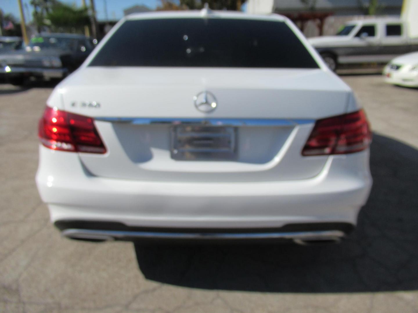 2015 White /Tan Mercedes-Benz E-Class E 350 (WDDHF5KB1FB) with an 3.5L V6 F DOHC 24V engine, Automatic transmission, located at 1511 North Shepherd Dr., Houston, TX, 77008, (281) 657-1221, 29.798361, -95.412560 - 2015 MERCEDES-BENZ E-CLASS E 350 VIN: WDDHF5KB1FB158704 W D D H F 5 K B 1 F B 1 5 8 7 0 4 SEDAN 4 DR 3.5L V6 F DOHC 24V GASOLINE REAR WHEEL DRIVE - Photo#14