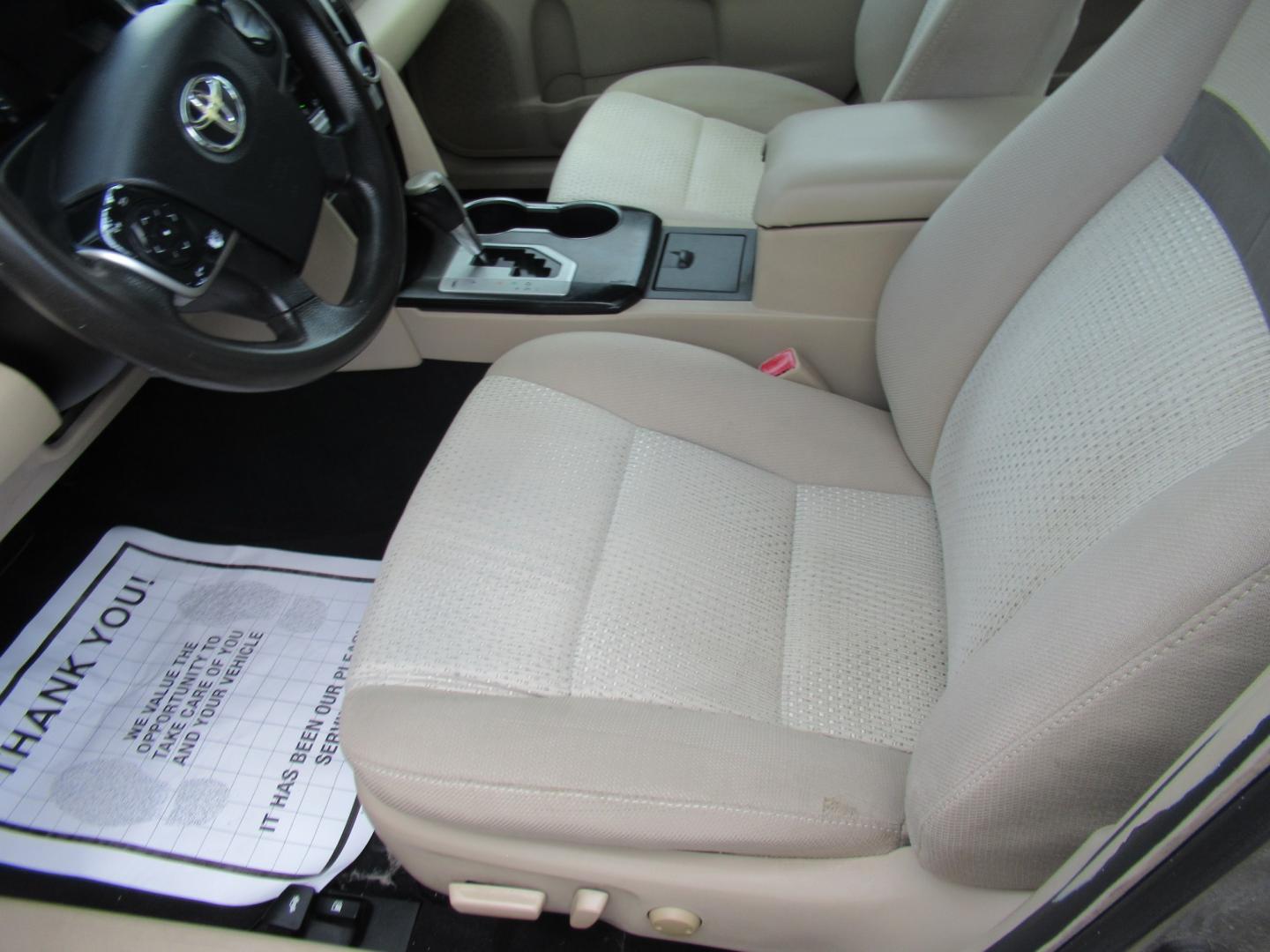 2014 Gold /Tan Toyota Camry L (4T4BF1FK2ER) with an 2.5L L4 DOHC 16V engine, Automatic transmission, located at 1511 North Shepherd Dr., Houston, TX, 77008, (281) 657-1221, 29.798361, -95.412560 - 2014 TOYOTA CAMRY LE VIN: 4T4BF1FK2ER364962 4 T 4 B F 1 F K 2 E R 3 6 4 9 6 2 SEDAN 4 DR 2.5L I4 F DOHC 16V GASOLINE FRONT WHEEL DRIVE- Photo#1