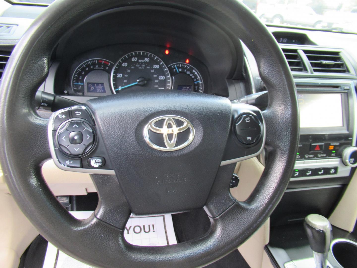 2014 Gold /Tan Toyota Camry L (4T4BF1FK2ER) with an 2.5L L4 DOHC 16V engine, Automatic transmission, located at 1511 North Shepherd Dr., Houston, TX, 77008, (281) 657-1221, 29.798361, -95.412560 - 2014 TOYOTA CAMRY LE VIN: 4T4BF1FK2ER364962 4 T 4 B F 1 F K 2 E R 3 6 4 9 6 2 SEDAN 4 DR 2.5L I4 F DOHC 16V GASOLINE FRONT WHEEL DRIVE- Photo#3