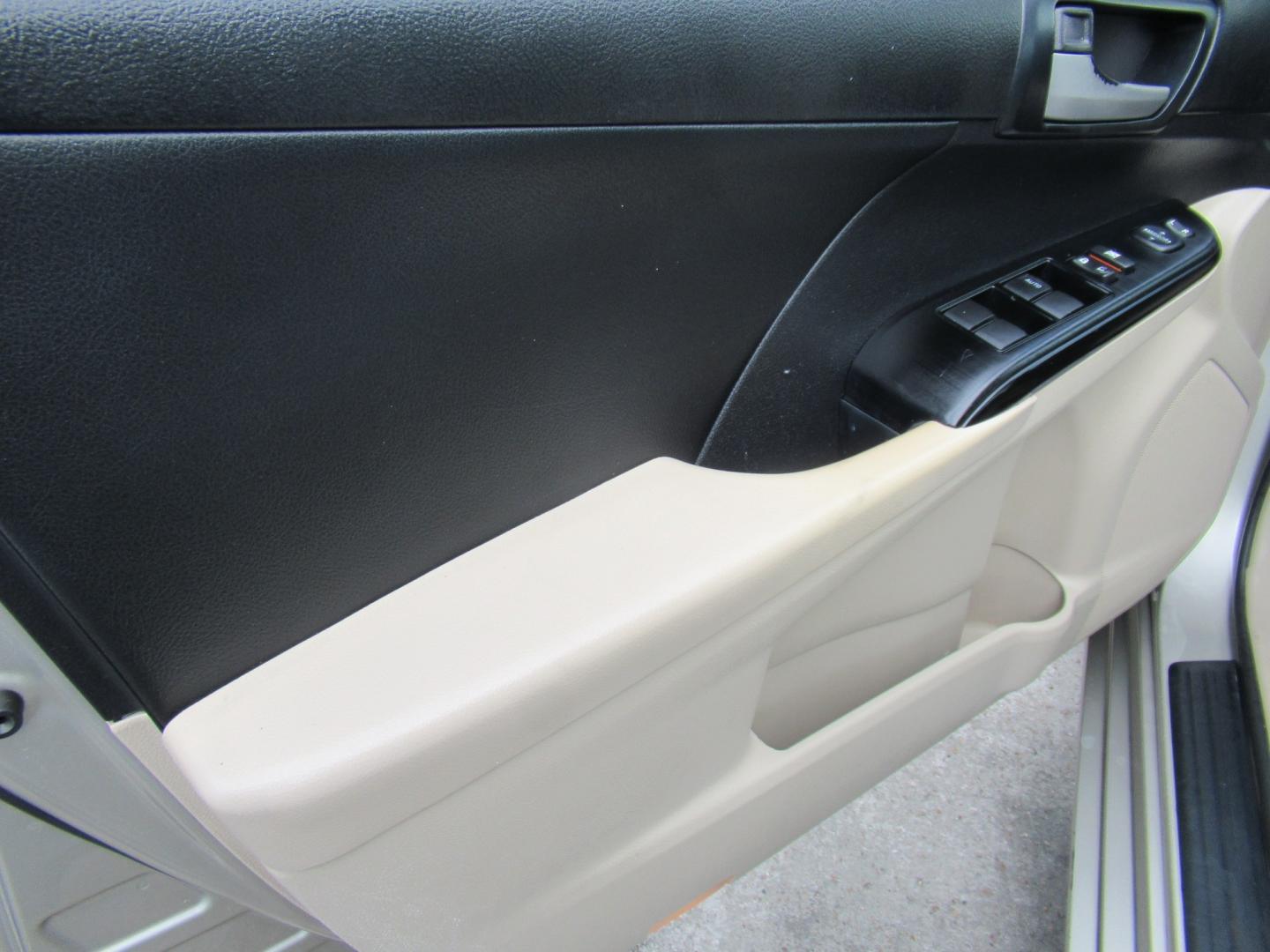2014 Gold /Tan Toyota Camry L (4T4BF1FK2ER) with an 2.5L L4 DOHC 16V engine, Automatic transmission, located at 1511 North Shepherd Dr., Houston, TX, 77008, (281) 657-1221, 29.798361, -95.412560 - 2014 TOYOTA CAMRY LE VIN: 4T4BF1FK2ER364962 4 T 4 B F 1 F K 2 E R 3 6 4 9 6 2 SEDAN 4 DR 2.5L I4 F DOHC 16V GASOLINE FRONT WHEEL DRIVE- Photo#6