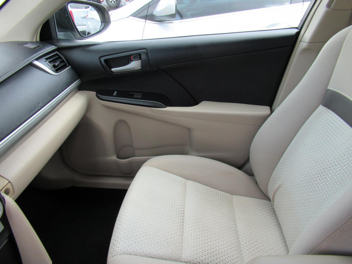2014 Gold /Tan Toyota Camry L (4T4BF1FK2ER) with an 2.5L L4 DOHC 16V engine, Automatic transmission, located at 1511 North Shepherd Dr., Houston, TX, 77008, (281) 657-1221, 29.798361, -95.412560 - 2014 TOYOTA CAMRY LE VIN: 4T4BF1FK2ER364962 4 T 4 B F 1 F K 2 E R 3 6 4 9 6 2 SEDAN 4 DR 2.5L I4 F DOHC 16V GASOLINE FRONT WHEEL DRIVE- Photo#5