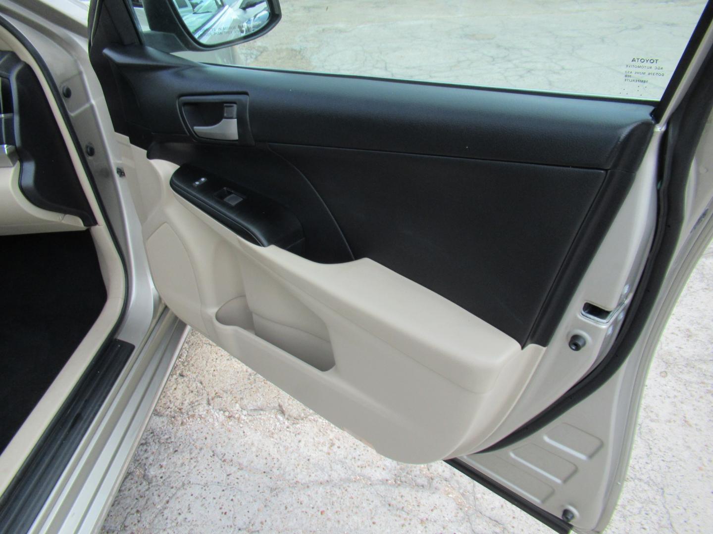 2014 Gold /Tan Toyota Camry L (4T4BF1FK2ER) with an 2.5L L4 DOHC 16V engine, Automatic transmission, located at 1511 North Shepherd Dr., Houston, TX, 77008, (281) 657-1221, 29.798361, -95.412560 - 2014 TOYOTA CAMRY LE VIN: 4T4BF1FK2ER364962 4 T 4 B F 1 F K 2 E R 3 6 4 9 6 2 SEDAN 4 DR 2.5L I4 F DOHC 16V GASOLINE FRONT WHEEL DRIVE- Photo#13