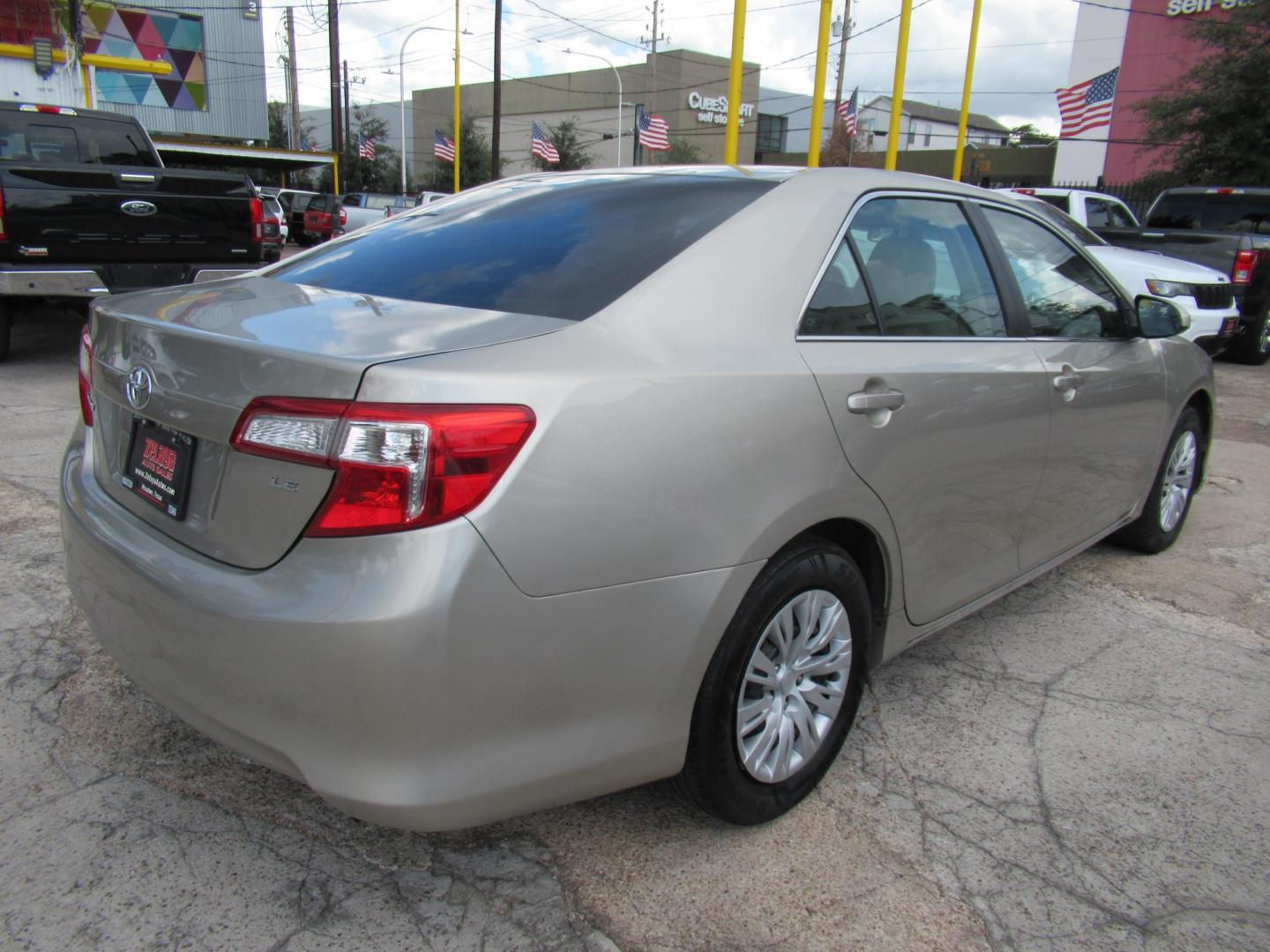 2014 Gold /Tan Toyota Camry L (4T4BF1FK2ER) with an 2.5L L4 DOHC 16V engine, Automatic transmission, located at 1511 North Shepherd Dr., Houston, TX, 77008, (281) 657-1221, 29.798361, -95.412560 - 2014 TOYOTA CAMRY LE VIN: 4T4BF1FK2ER364962 4 T 4 B F 1 F K 2 E R 3 6 4 9 6 2 SEDAN 4 DR 2.5L I4 F DOHC 16V GASOLINE FRONT WHEEL DRIVE- Photo#14