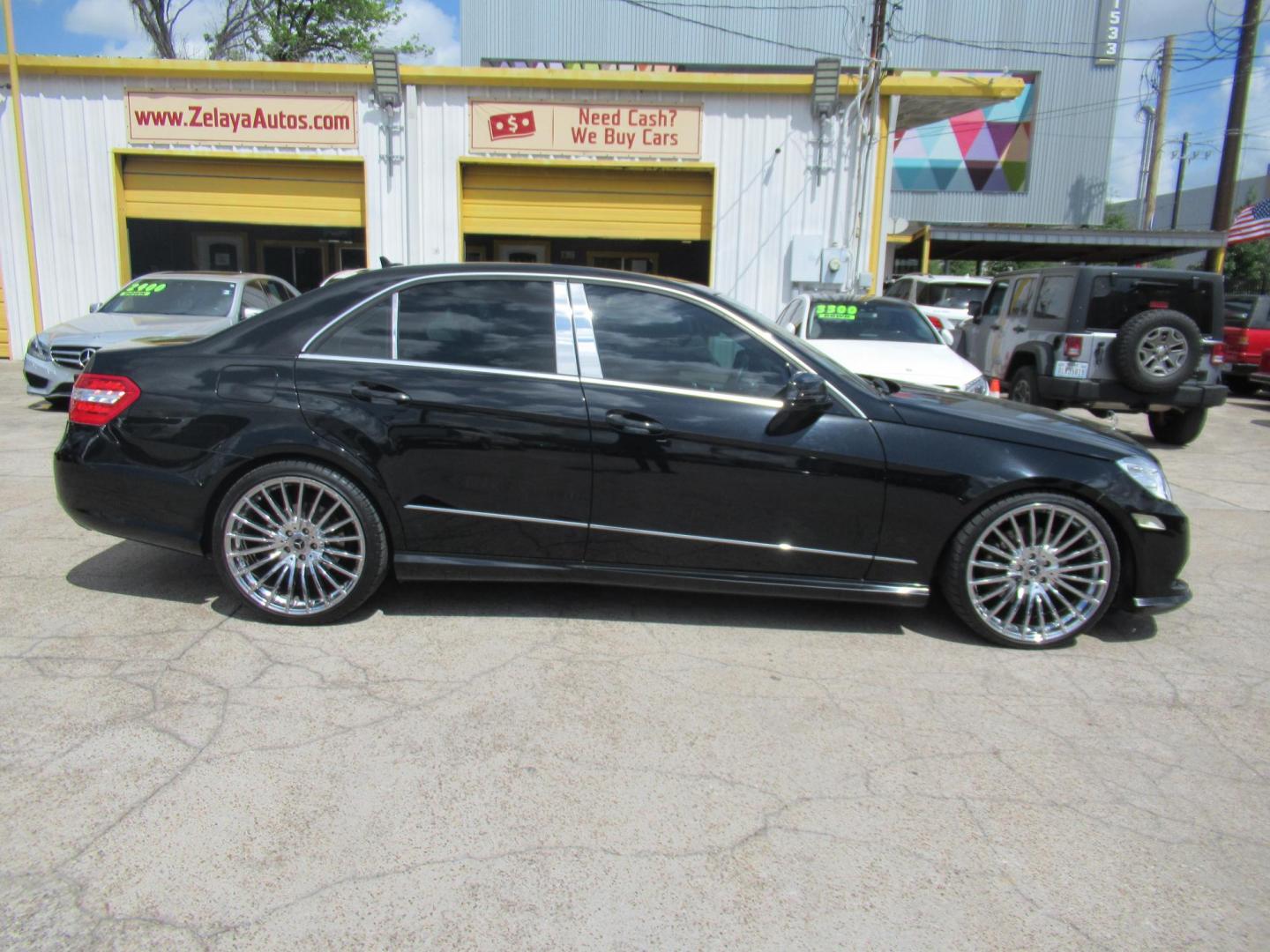2011 Black /Black Mercedes-Benz E-Class E350 Sedan (WDDHF5GB5BA) with an 3.5L V6 DOHC 24V engine, Automatic transmission, located at 1511 North Shepherd Dr., Houston, TX, 77008, (281) 657-1221, 29.798361, -95.412560 - 2011 MERCEDES-BENZ E-CLASS E 350 LUXURY VIN: WDDHF5GB5BA405800 W D D H F 5 G B 5 B A 4 0 5 8 0 0 SEDAN 4 DR 3.5L V6 F DOHC 24V GASOLINE REAR WHEEL DRIVE - Photo#0