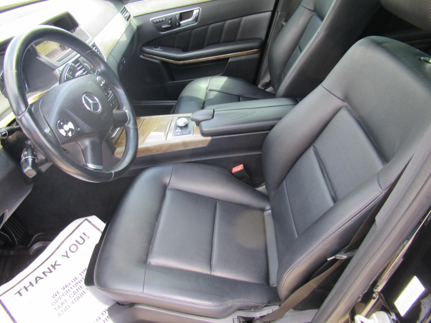 2011 Black /Black Mercedes-Benz E-Class E350 Sedan (WDDHF5GB5BA) with an 3.5L V6 DOHC 24V engine, Automatic transmission, located at 1511 North Shepherd Dr., Houston, TX, 77008, (281) 657-1221, 29.798361, -95.412560 - 2011 MERCEDES-BENZ E-CLASS E 350 LUXURY VIN: WDDHF5GB5BA405800 W D D H F 5 G B 5 B A 4 0 5 8 0 0 SEDAN 4 DR 3.5L V6 F DOHC 24V GASOLINE REAR WHEEL DRIVE - Photo#2