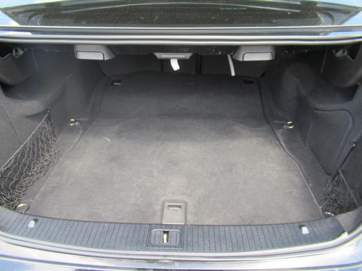 2011 Black /Black Mercedes-Benz E-Class E350 Sedan (WDDHF5GB5BA) with an 3.5L V6 DOHC 24V engine, Automatic transmission, located at 1511 North Shepherd Dr., Houston, TX, 77008, (281) 657-1221, 29.798361, -95.412560 - 2011 MERCEDES-BENZ E-CLASS E 350 LUXURY VIN: WDDHF5GB5BA405800 W D D H F 5 G B 5 B A 4 0 5 8 0 0 SEDAN 4 DR 3.5L V6 F DOHC 24V GASOLINE REAR WHEEL DRIVE - Photo#7