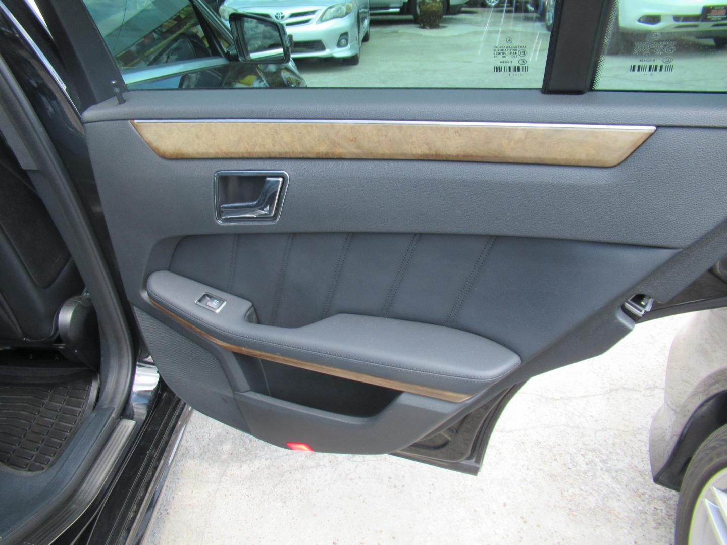 2011 Black /Black Mercedes-Benz E-Class E350 Sedan (WDDHF5GB5BA) with an 3.5L V6 DOHC 24V engine, Automatic transmission, located at 1511 North Shepherd Dr., Houston, TX, 77008, (281) 657-1221, 29.798361, -95.412560 - 2011 MERCEDES-BENZ E-CLASS E 350 LUXURY VIN: WDDHF5GB5BA405800 W D D H F 5 G B 5 B A 4 0 5 8 0 0 SEDAN 4 DR 3.5L V6 F DOHC 24V GASOLINE REAR WHEEL DRIVE - Photo#9