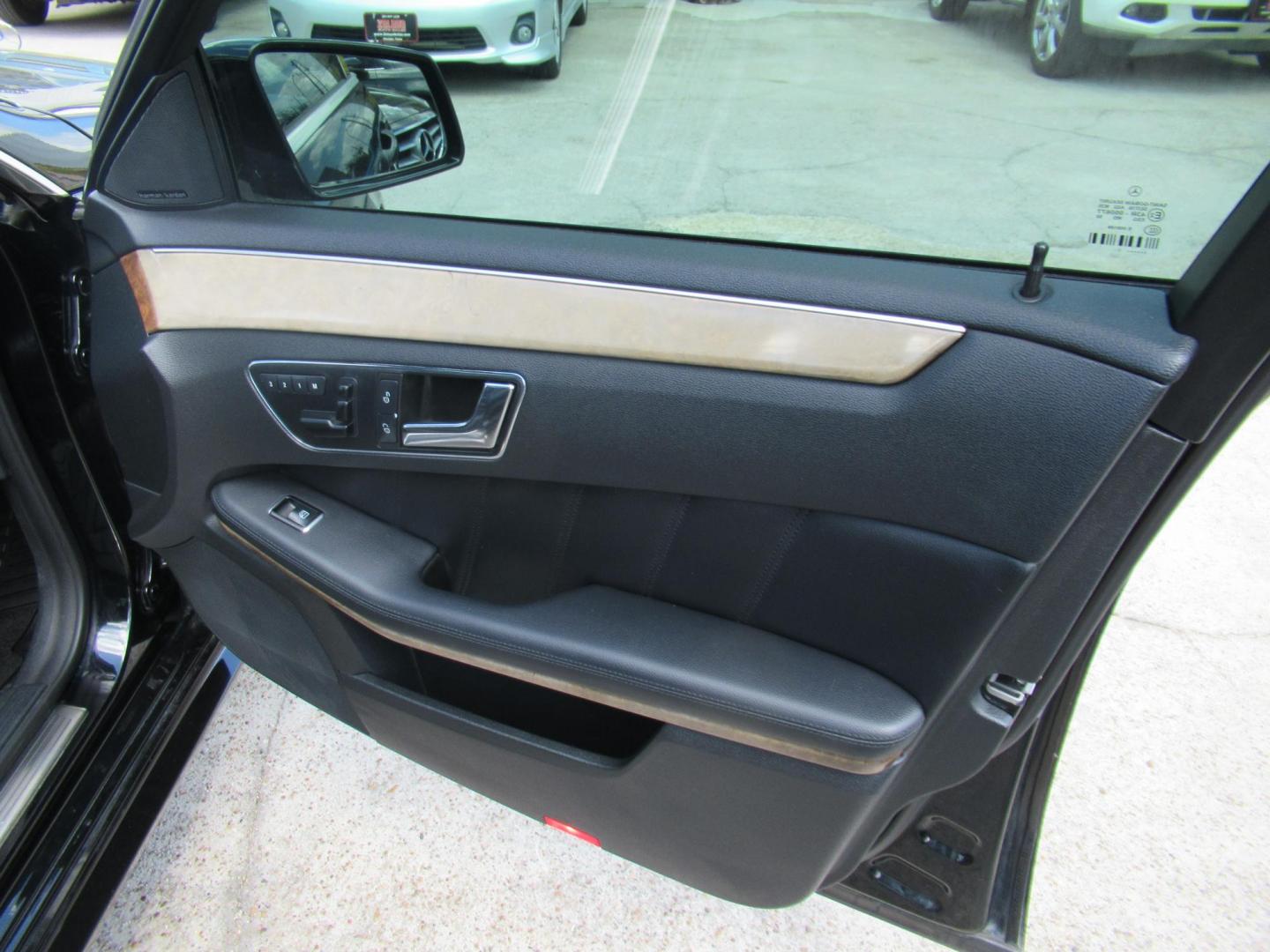 2011 Black /Black Mercedes-Benz E-Class E350 Sedan (WDDHF5GB5BA) with an 3.5L V6 DOHC 24V engine, Automatic transmission, located at 1511 North Shepherd Dr., Houston, TX, 77008, (281) 657-1221, 29.798361, -95.412560 - 2011 MERCEDES-BENZ E-CLASS E 350 LUXURY VIN: WDDHF5GB5BA405800 W D D H F 5 G B 5 B A 4 0 5 8 0 0 SEDAN 4 DR 3.5L V6 F DOHC 24V GASOLINE REAR WHEEL DRIVE - Photo#11