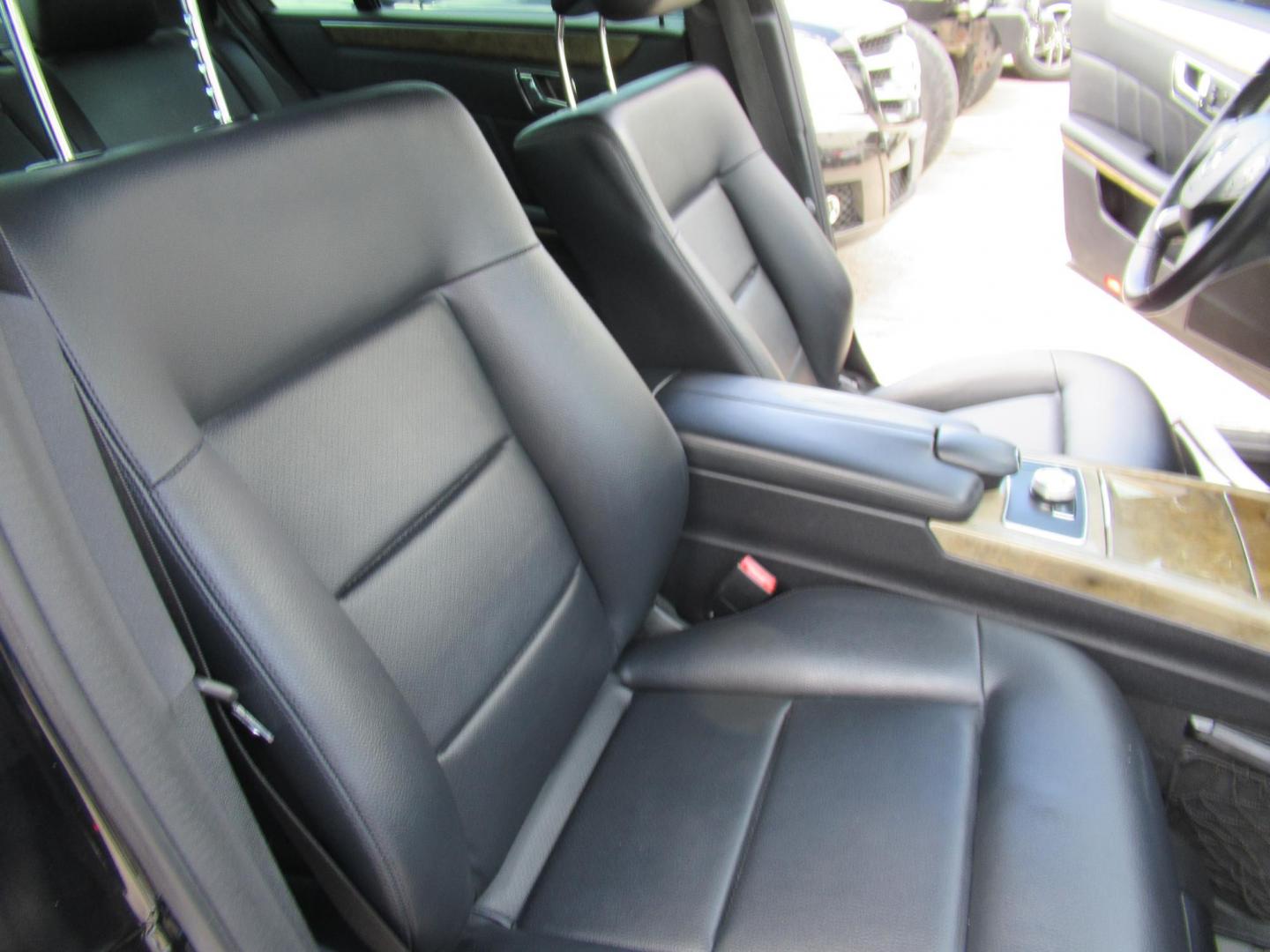 2011 Black /Black Mercedes-Benz E-Class E350 Sedan (WDDHF5GB5BA) with an 3.5L V6 DOHC 24V engine, Automatic transmission, located at 1511 North Shepherd Dr., Houston, TX, 77008, (281) 657-1221, 29.798361, -95.412560 - 2011 MERCEDES-BENZ E-CLASS E 350 LUXURY VIN: WDDHF5GB5BA405800 W D D H F 5 G B 5 B A 4 0 5 8 0 0 SEDAN 4 DR 3.5L V6 F DOHC 24V GASOLINE REAR WHEEL DRIVE - Photo#12