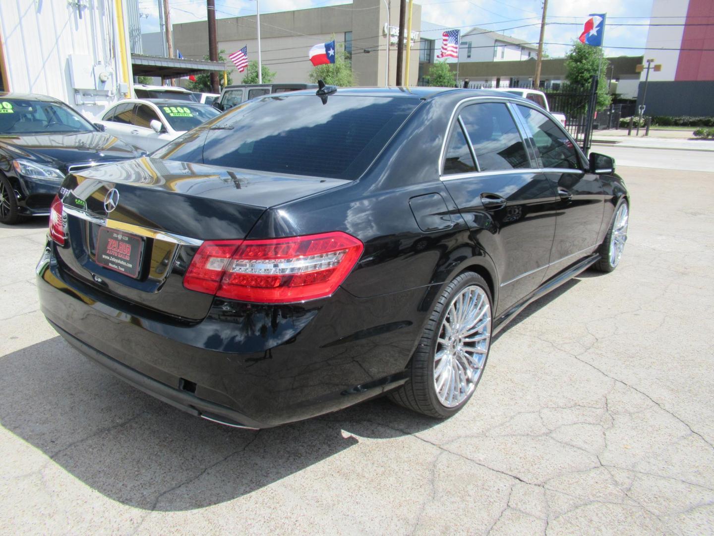 2011 Black /Black Mercedes-Benz E-Class E350 Sedan (WDDHF5GB5BA) with an 3.5L V6 DOHC 24V engine, Automatic transmission, located at 1511 North Shepherd Dr., Houston, TX, 77008, (281) 657-1221, 29.798361, -95.412560 - 2011 MERCEDES-BENZ E-CLASS E 350 LUXURY VIN: WDDHF5GB5BA405800 W D D H F 5 G B 5 B A 4 0 5 8 0 0 SEDAN 4 DR 3.5L V6 F DOHC 24V GASOLINE REAR WHEEL DRIVE - Photo#15