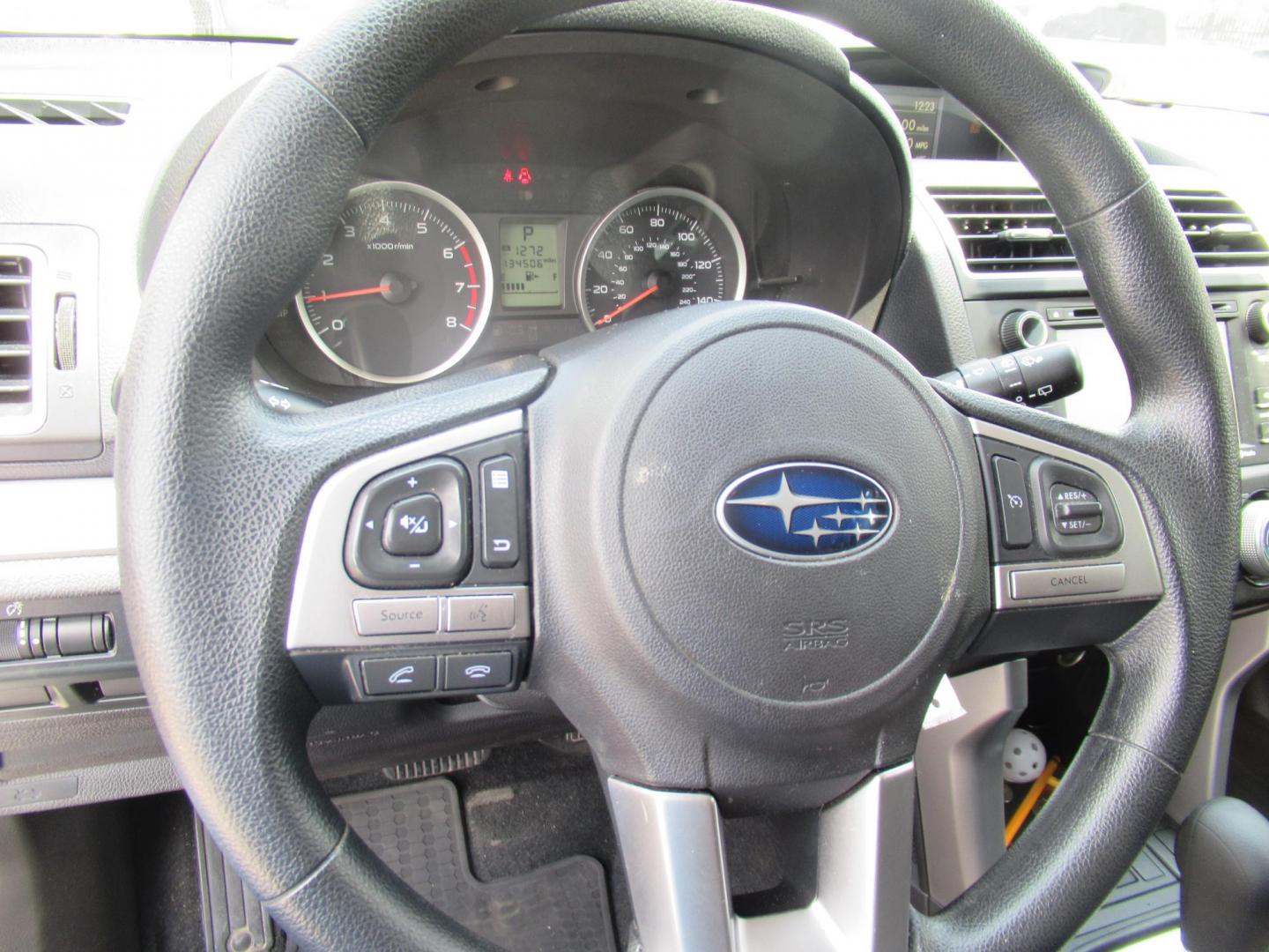2018 Silver /Black Subaru Forester 2.5I (JF2SJABC5JH) with an 2.5L H4 F DOHC 16V engine, Automatic transmission, located at 1511 North Shepherd Dr., Houston, TX, 77008, (281) 657-1221, 29.798361, -95.412560 - 2018 SUBARU FORESTER 2.5I VIN: JF2SJABC5JH521576 J F 2 S J A B C 5 J H 5 2 1 5 7 6 4 DOOR WAGON/SPORT UTILITY 2.5L H4 F DOHC 16V GASOLINE ALL WHEEL DRIVE - Photo#5