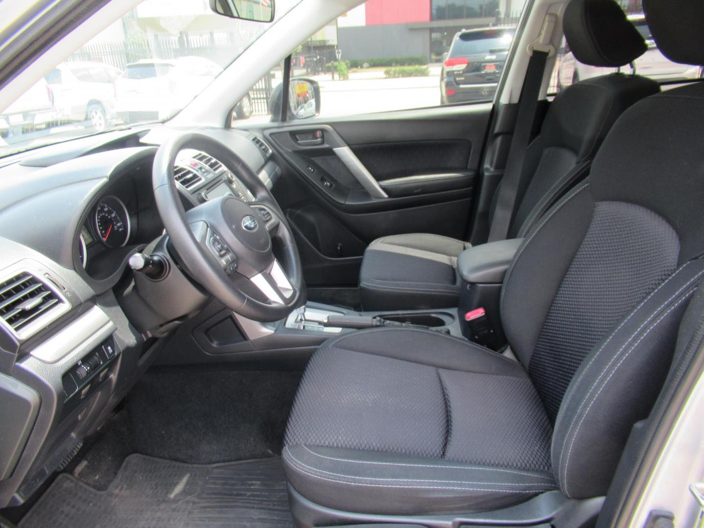 2018 Silver /Black Subaru Forester 2.5I (JF2SJABC5JH) with an 2.5L H4 F DOHC 16V engine, Automatic transmission, located at 1511 North Shepherd Dr., Houston, TX, 77008, (281) 657-1221, 29.798361, -95.412560 - 2018 SUBARU FORESTER 2.5I VIN: JF2SJABC5JH521576 J F 2 S J A B C 5 J H 5 2 1 5 7 6 4 DOOR WAGON/SPORT UTILITY 2.5L H4 F DOHC 16V GASOLINE ALL WHEEL DRIVE - Photo#6