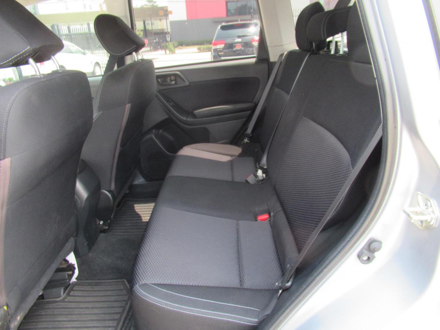 2018 Silver /Black Subaru Forester 2.5I (JF2SJABC5JH) with an 2.5L H4 F DOHC 16V engine, Automatic transmission, located at 1511 North Shepherd Dr., Houston, TX, 77008, (281) 657-1221, 29.798361, -95.412560 - 2018 SUBARU FORESTER 2.5I VIN: JF2SJABC5JH521576 J F 2 S J A B C 5 J H 5 2 1 5 7 6 4 DOOR WAGON/SPORT UTILITY 2.5L H4 F DOHC 16V GASOLINE ALL WHEEL DRIVE - Photo#9