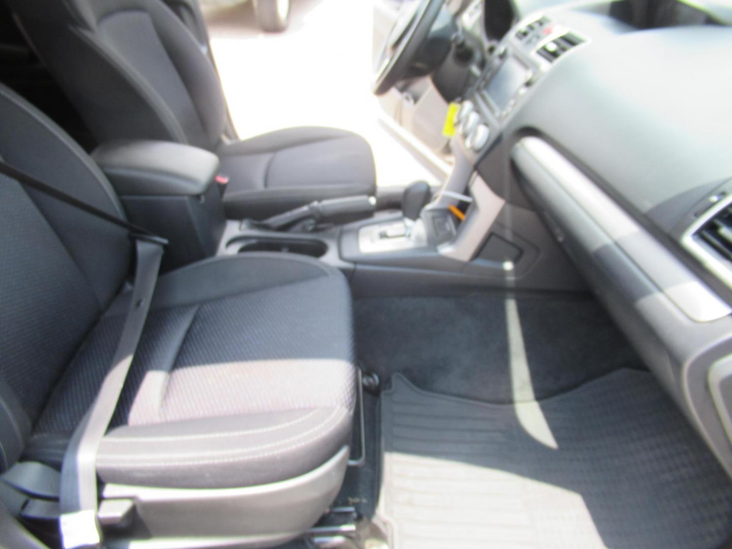 2018 Silver /Black Subaru Forester 2.5I (JF2SJABC5JH) with an 2.5L H4 F DOHC 16V engine, Automatic transmission, located at 1511 North Shepherd Dr., Houston, TX, 77008, (281) 657-1221, 29.798361, -95.412560 - 2018 SUBARU FORESTER 2.5I VIN: JF2SJABC5JH521576 J F 2 S J A B C 5 J H 5 2 1 5 7 6 4 DOOR WAGON/SPORT UTILITY 2.5L H4 F DOHC 16V GASOLINE ALL WHEEL DRIVE - Photo#15