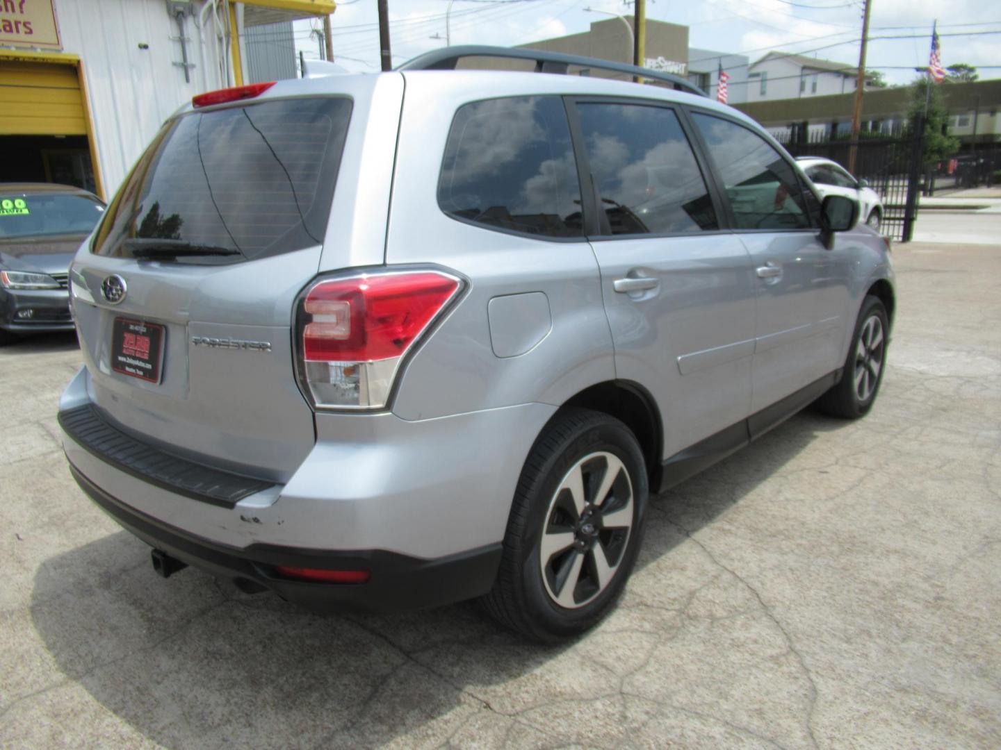 2018 Silver /Black Subaru Forester 2.5I (JF2SJABC5JH) with an 2.5L H4 F DOHC 16V engine, Automatic transmission, located at 1511 North Shepherd Dr., Houston, TX, 77008, (281) 657-1221, 29.798361, -95.412560 - 2018 SUBARU FORESTER 2.5I VIN: JF2SJABC5JH521576 J F 2 S J A B C 5 J H 5 2 1 5 7 6 4 DOOR WAGON/SPORT UTILITY 2.5L H4 F DOHC 16V GASOLINE ALL WHEEL DRIVE - Photo#19