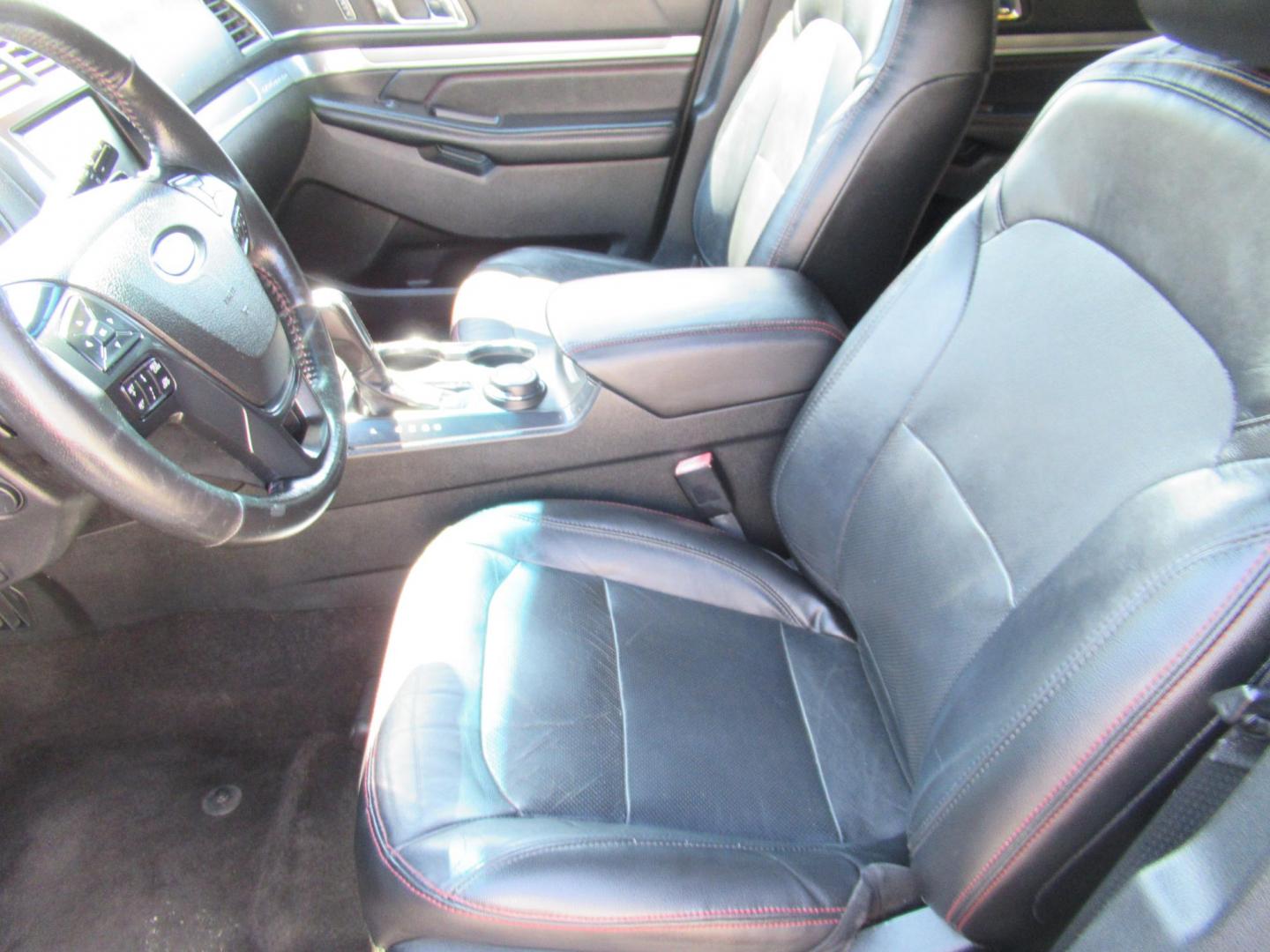 2016 White /White Ford Explorer EXPLORER SPORT (1FM5K8GT9GG) with an 3.5L V6 F DOHC 24V engine, Automatic transmission, located at 1511 North Shepherd Dr., Houston, TX, 77008, (281) 657-1221, 29.798361, -95.412560 - 2016 FORD EXPLORER SPORT VIN: 1FM5K8GT9GGA51332 1 F M 5 K 8 G T 9 G G A 5 1 3 3 2 4 DOOR WAGON/SPORT UTILITY 3.5L V6 F DOHC 24V GASOLINE FRONT WHEEL DRIVE W/ 4X4 - Photo#1