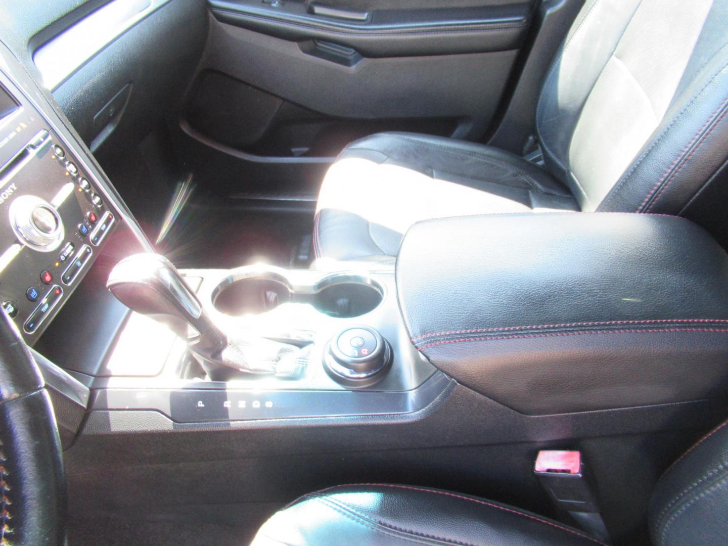 2016 White /White Ford Explorer EXPLORER SPORT (1FM5K8GT9GG) with an 3.5L V6 F DOHC 24V engine, Automatic transmission, located at 1511 North Shepherd Dr., Houston, TX, 77008, (281) 657-1221, 29.798361, -95.412560 - 2016 FORD EXPLORER SPORT VIN: 1FM5K8GT9GGA51332 1 F M 5 K 8 G T 9 G G A 5 1 3 3 2 4 DOOR WAGON/SPORT UTILITY 3.5L V6 F DOHC 24V GASOLINE FRONT WHEEL DRIVE W/ 4X4 - Photo#2