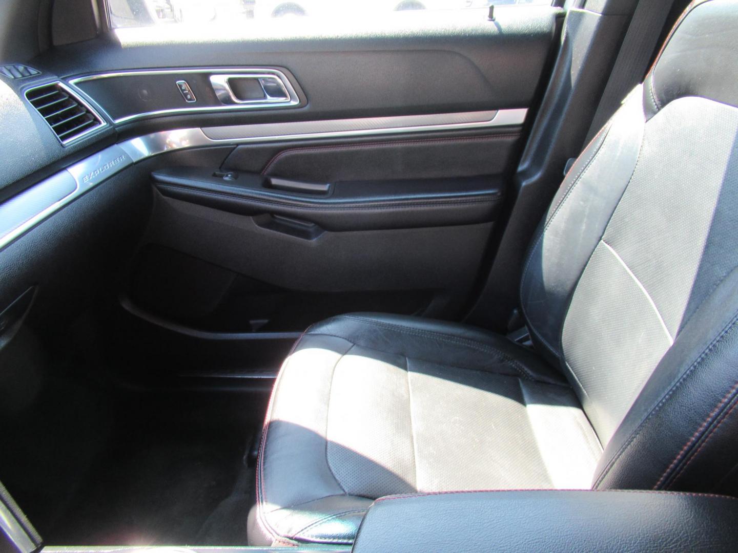 2016 White /White Ford Explorer EXPLORER SPORT (1FM5K8GT9GG) with an 3.5L V6 F DOHC 24V engine, Automatic transmission, located at 1511 North Shepherd Dr., Houston, TX, 77008, (281) 657-1221, 29.798361, -95.412560 - 2016 FORD EXPLORER SPORT VIN: 1FM5K8GT9GGA51332 1 F M 5 K 8 G T 9 G G A 5 1 3 3 2 4 DOOR WAGON/SPORT UTILITY 3.5L V6 F DOHC 24V GASOLINE FRONT WHEEL DRIVE W/ 4X4 - Photo#3