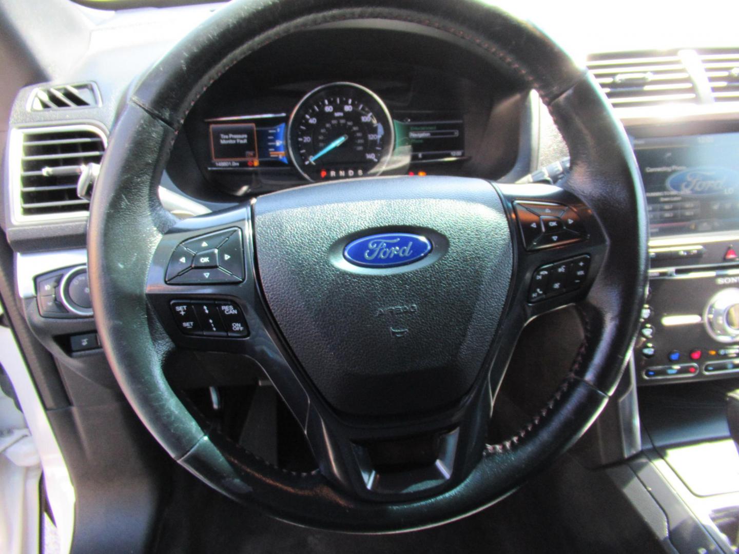 2016 White /White Ford Explorer EXPLORER SPORT (1FM5K8GT9GG) with an 3.5L V6 F DOHC 24V engine, Automatic transmission, located at 1511 North Shepherd Dr., Houston, TX, 77008, (281) 657-1221, 29.798361, -95.412560 - 2016 FORD EXPLORER SPORT VIN: 1FM5K8GT9GGA51332 1 F M 5 K 8 G T 9 G G A 5 1 3 3 2 4 DOOR WAGON/SPORT UTILITY 3.5L V6 F DOHC 24V GASOLINE FRONT WHEEL DRIVE W/ 4X4 - Photo#5