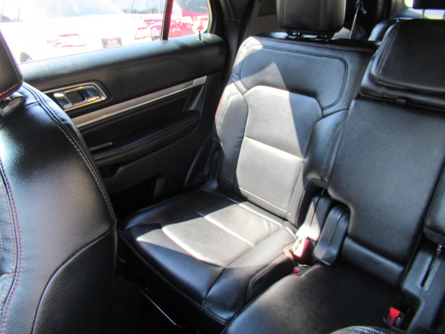 2016 White /White Ford Explorer EXPLORER SPORT (1FM5K8GT9GG) with an 3.5L V6 F DOHC 24V engine, Automatic transmission, located at 1511 North Shepherd Dr., Houston, TX, 77008, (281) 657-1221, 29.798361, -95.412560 - 2016 FORD EXPLORER SPORT VIN: 1FM5K8GT9GGA51332 1 F M 5 K 8 G T 9 G G A 5 1 3 3 2 4 DOOR WAGON/SPORT UTILITY 3.5L V6 F DOHC 24V GASOLINE FRONT WHEEL DRIVE W/ 4X4 - Photo#6