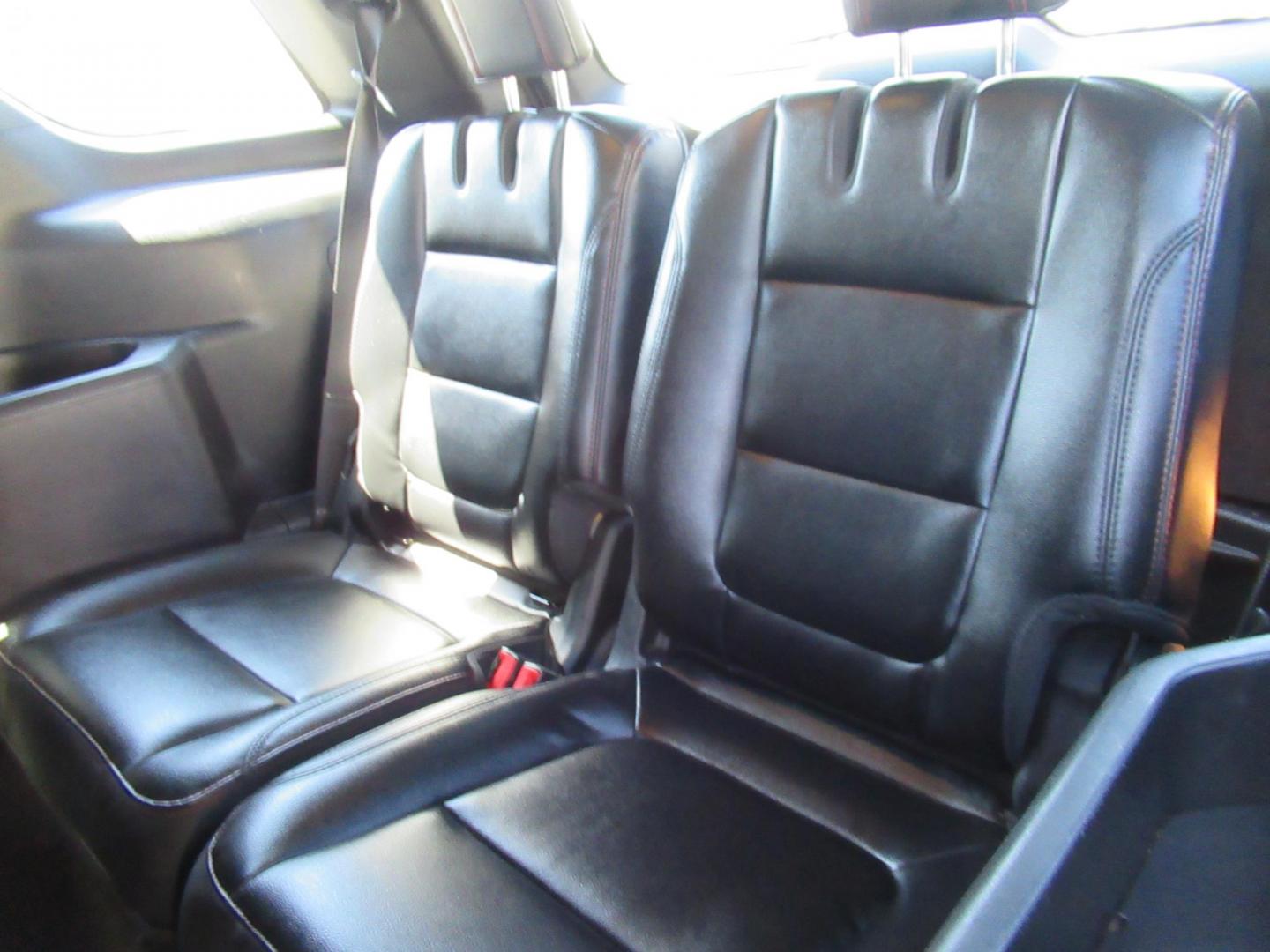 2016 White /White Ford Explorer EXPLORER SPORT (1FM5K8GT9GG) with an 3.5L V6 F DOHC 24V engine, Automatic transmission, located at 1511 North Shepherd Dr., Houston, TX, 77008, (281) 657-1221, 29.798361, -95.412560 - 2016 FORD EXPLORER SPORT VIN: 1FM5K8GT9GGA51332 1 F M 5 K 8 G T 9 G G A 5 1 3 3 2 4 DOOR WAGON/SPORT UTILITY 3.5L V6 F DOHC 24V GASOLINE FRONT WHEEL DRIVE W/ 4X4 - Photo#10