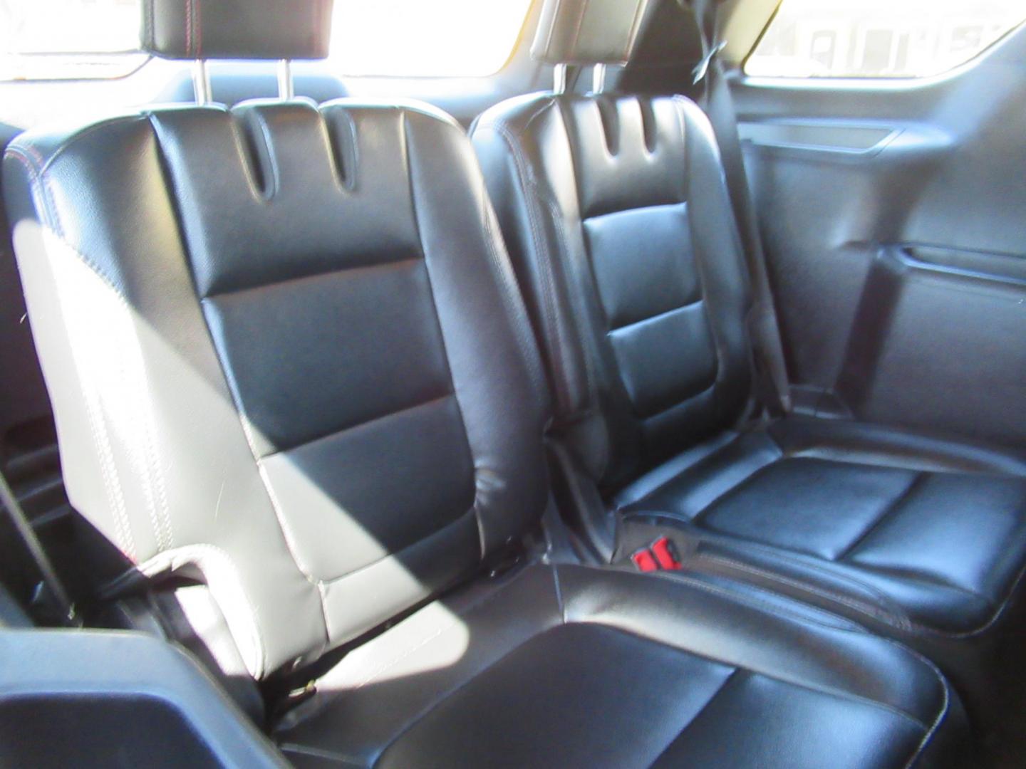 2016 White /White Ford Explorer EXPLORER SPORT (1FM5K8GT9GG) with an 3.5L V6 F DOHC 24V engine, Automatic transmission, located at 1511 North Shepherd Dr., Houston, TX, 77008, (281) 657-1221, 29.798361, -95.412560 - 2016 FORD EXPLORER SPORT VIN: 1FM5K8GT9GGA51332 1 F M 5 K 8 G T 9 G G A 5 1 3 3 2 4 DOOR WAGON/SPORT UTILITY 3.5L V6 F DOHC 24V GASOLINE FRONT WHEEL DRIVE W/ 4X4 - Photo#13