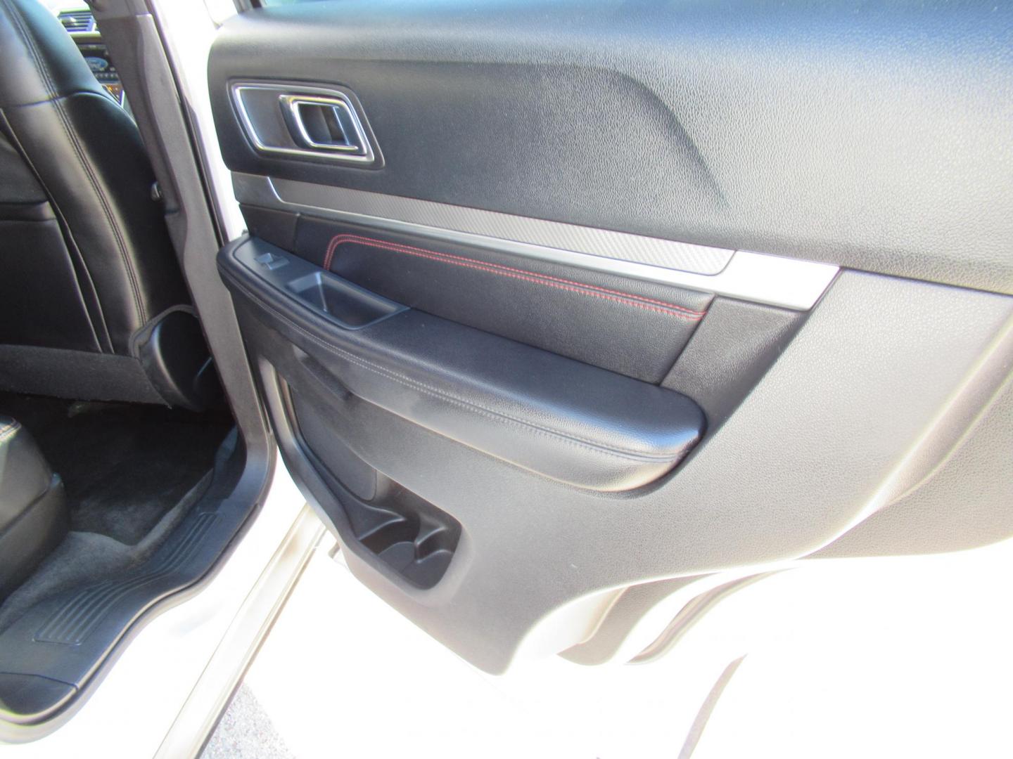 2016 White /White Ford Explorer EXPLORER SPORT (1FM5K8GT9GG) with an 3.5L V6 F DOHC 24V engine, Automatic transmission, located at 1511 North Shepherd Dr., Houston, TX, 77008, (281) 657-1221, 29.798361, -95.412560 - 2016 FORD EXPLORER SPORT VIN: 1FM5K8GT9GGA51332 1 F M 5 K 8 G T 9 G G A 5 1 3 3 2 4 DOOR WAGON/SPORT UTILITY 3.5L V6 F DOHC 24V GASOLINE FRONT WHEEL DRIVE W/ 4X4 - Photo#15