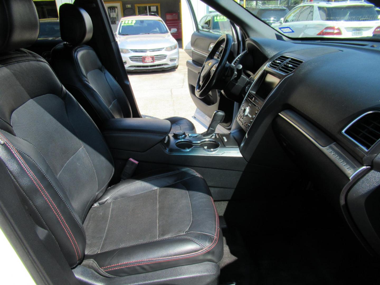 2016 White /White Ford Explorer EXPLORER SPORT (1FM5K8GT9GG) with an 3.5L V6 F DOHC 24V engine, Automatic transmission, located at 1511 North Shepherd Dr., Houston, TX, 77008, (281) 657-1221, 29.798361, -95.412560 - 2016 FORD EXPLORER SPORT VIN: 1FM5K8GT9GGA51332 1 F M 5 K 8 G T 9 G G A 5 1 3 3 2 4 DOOR WAGON/SPORT UTILITY 3.5L V6 F DOHC 24V GASOLINE FRONT WHEEL DRIVE W/ 4X4 - Photo#16