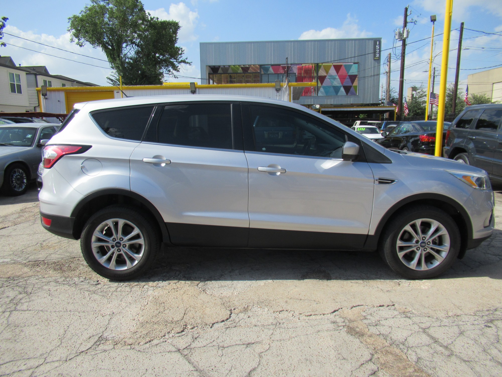 photo of 2017 Ford Escape SE FWD