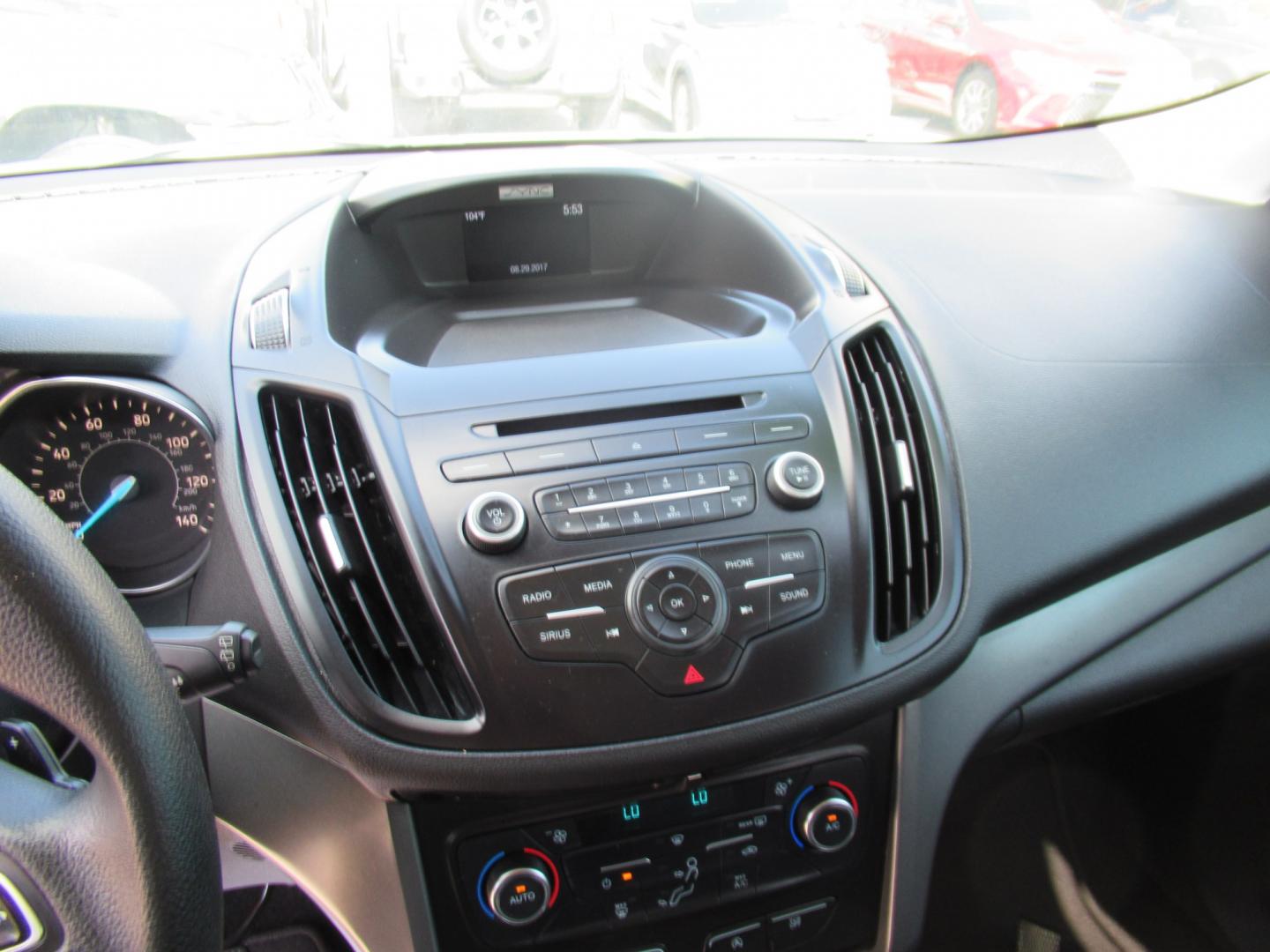 2017 Silver /Black Ford Escape SE FWD (1FMCU0GDXHU) with an 1.5L L4 DOHC 16V engine, Automatic transmission, located at 1511 North Shepherd Dr., Houston, TX, 77008, (281) 657-1221, 29.798361, -95.412560 - 2017 FORD ESCAPE SE VIN: 1FMCU0GDXHUE54105 1 F M C U 0 G D X H U E 5 4 1 0 5 4 DOOR WAGON/SPORT UTILITY 1.5L I4 F DOHC 16V GASOLINE FRONT WHEEL DRIVE- Photo#4