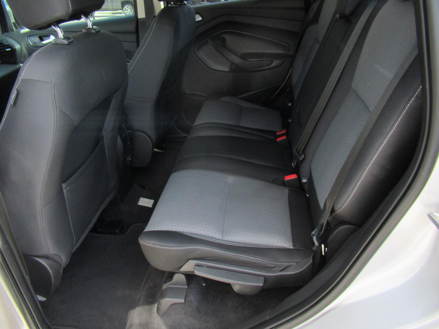 2017 Silver /Black Ford Escape SE FWD (1FMCU0GDXHU) with an 1.5L L4 DOHC 16V engine, Automatic transmission, located at 1511 North Shepherd Dr., Houston, TX, 77008, (281) 657-1221, 29.798361, -95.412560 - 2017 FORD ESCAPE SE VIN: 1FMCU0GDXHUE54105 1 F M C U 0 G D X H U E 5 4 1 0 5 4 DOOR WAGON/SPORT UTILITY 1.5L I4 F DOHC 16V GASOLINE FRONT WHEEL DRIVE- Photo#7