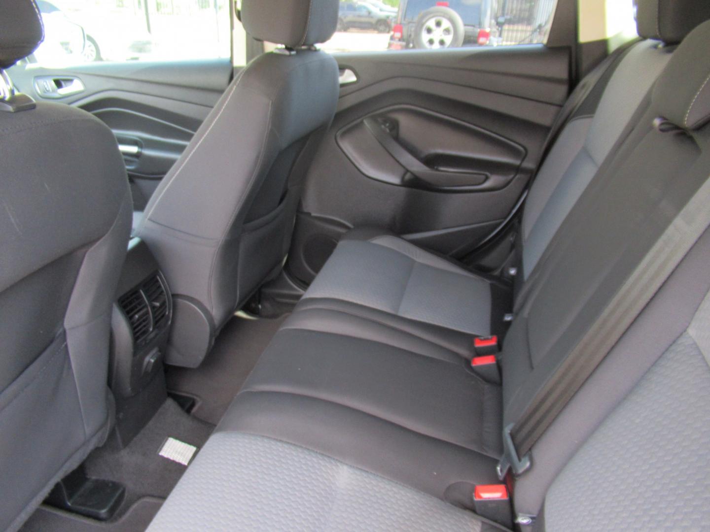 2017 Silver /Black Ford Escape SE FWD (1FMCU0GDXHU) with an 1.5L L4 DOHC 16V engine, Automatic transmission, located at 1511 North Shepherd Dr., Houston, TX, 77008, (281) 657-1221, 29.798361, -95.412560 - 2017 FORD ESCAPE SE VIN: 1FMCU0GDXHUE54105 1 F M C U 0 G D X H U E 5 4 1 0 5 4 DOOR WAGON/SPORT UTILITY 1.5L I4 F DOHC 16V GASOLINE FRONT WHEEL DRIVE- Photo#8
