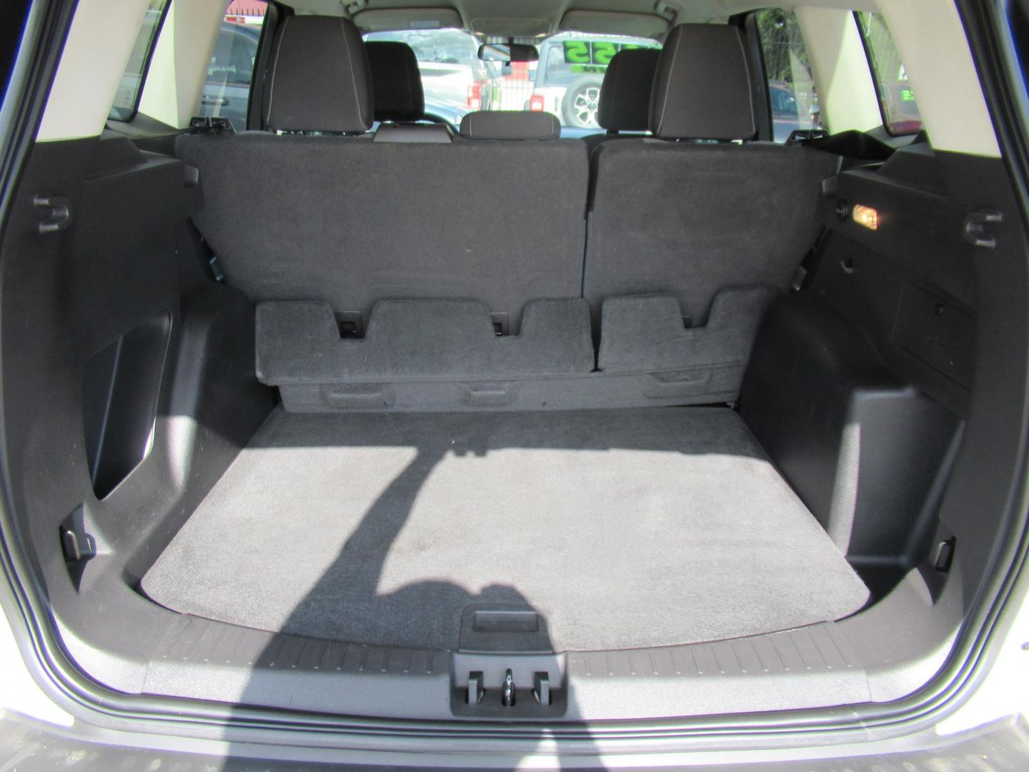 2017 Silver /Black Ford Escape SE FWD (1FMCU0GDXHU) with an 1.5L L4 DOHC 16V engine, Automatic transmission, located at 1511 North Shepherd Dr., Houston, TX, 77008, (281) 657-1221, 29.798361, -95.412560 - 2017 FORD ESCAPE SE VIN: 1FMCU0GDXHUE54105 1 F M C U 0 G D X H U E 5 4 1 0 5 4 DOOR WAGON/SPORT UTILITY 1.5L I4 F DOHC 16V GASOLINE FRONT WHEEL DRIVE- Photo#11