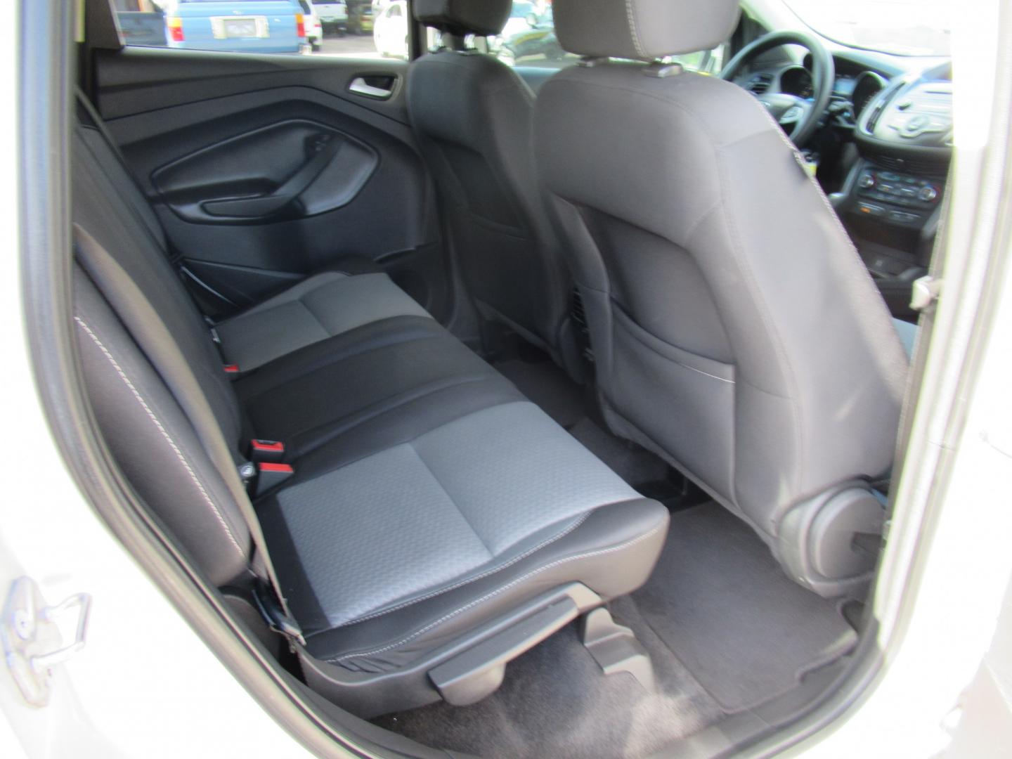 2017 Silver /Black Ford Escape SE FWD (1FMCU0GDXHU) with an 1.5L L4 DOHC 16V engine, Automatic transmission, located at 1511 North Shepherd Dr., Houston, TX, 77008, (281) 657-1221, 29.798361, -95.412560 - 2017 FORD ESCAPE SE VIN: 1FMCU0GDXHUE54105 1 F M C U 0 G D X H U E 5 4 1 0 5 4 DOOR WAGON/SPORT UTILITY 1.5L I4 F DOHC 16V GASOLINE FRONT WHEEL DRIVE- Photo#12