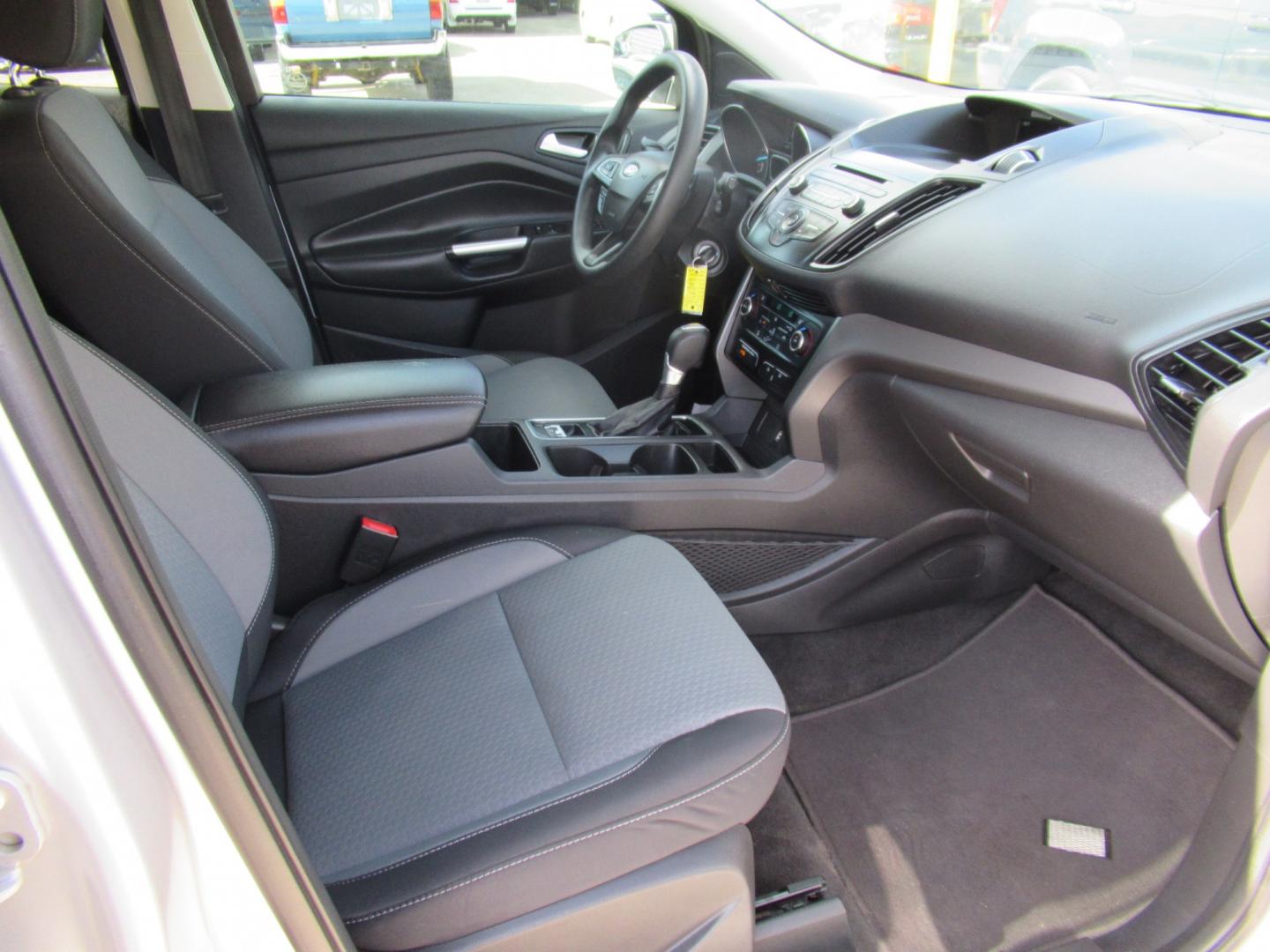 2017 Silver /Black Ford Escape SE FWD (1FMCU0GDXHU) with an 1.5L L4 DOHC 16V engine, Automatic transmission, located at 1511 North Shepherd Dr., Houston, TX, 77008, (281) 657-1221, 29.798361, -95.412560 - 2017 FORD ESCAPE SE VIN: 1FMCU0GDXHUE54105 1 F M C U 0 G D X H U E 5 4 1 0 5 4 DOOR WAGON/SPORT UTILITY 1.5L I4 F DOHC 16V GASOLINE FRONT WHEEL DRIVE- Photo#14