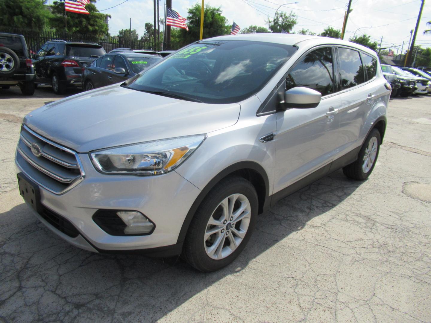 2017 Silver /Black Ford Escape SE FWD (1FMCU0GDXHU) with an 1.5L L4 DOHC 16V engine, Automatic transmission, located at 1511 North Shepherd Dr., Houston, TX, 77008, (281) 657-1221, 29.798361, -95.412560 - 2017 FORD ESCAPE SE VIN: 1FMCU0GDXHUE54105 1 F M C U 0 G D X H U E 5 4 1 0 5 4 DOOR WAGON/SPORT UTILITY 1.5L I4 F DOHC 16V GASOLINE FRONT WHEEL DRIVE- Photo#20