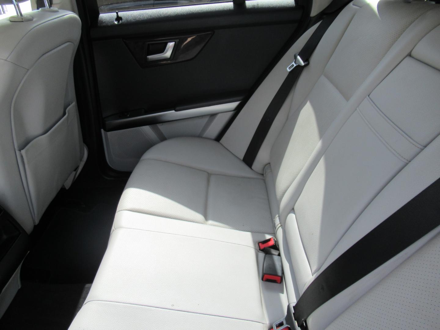 2013 Brown /Tan Mercedes-Benz GLK-Class GLK350 (WDCGG5HB8DG) with an 3.5L V6 DOHC 24V engine, Automatic transmission, located at 1511 North Shepherd Dr., Houston, TX, 77008, (281) 657-1221, 29.798361, -95.412560 - Photo#7