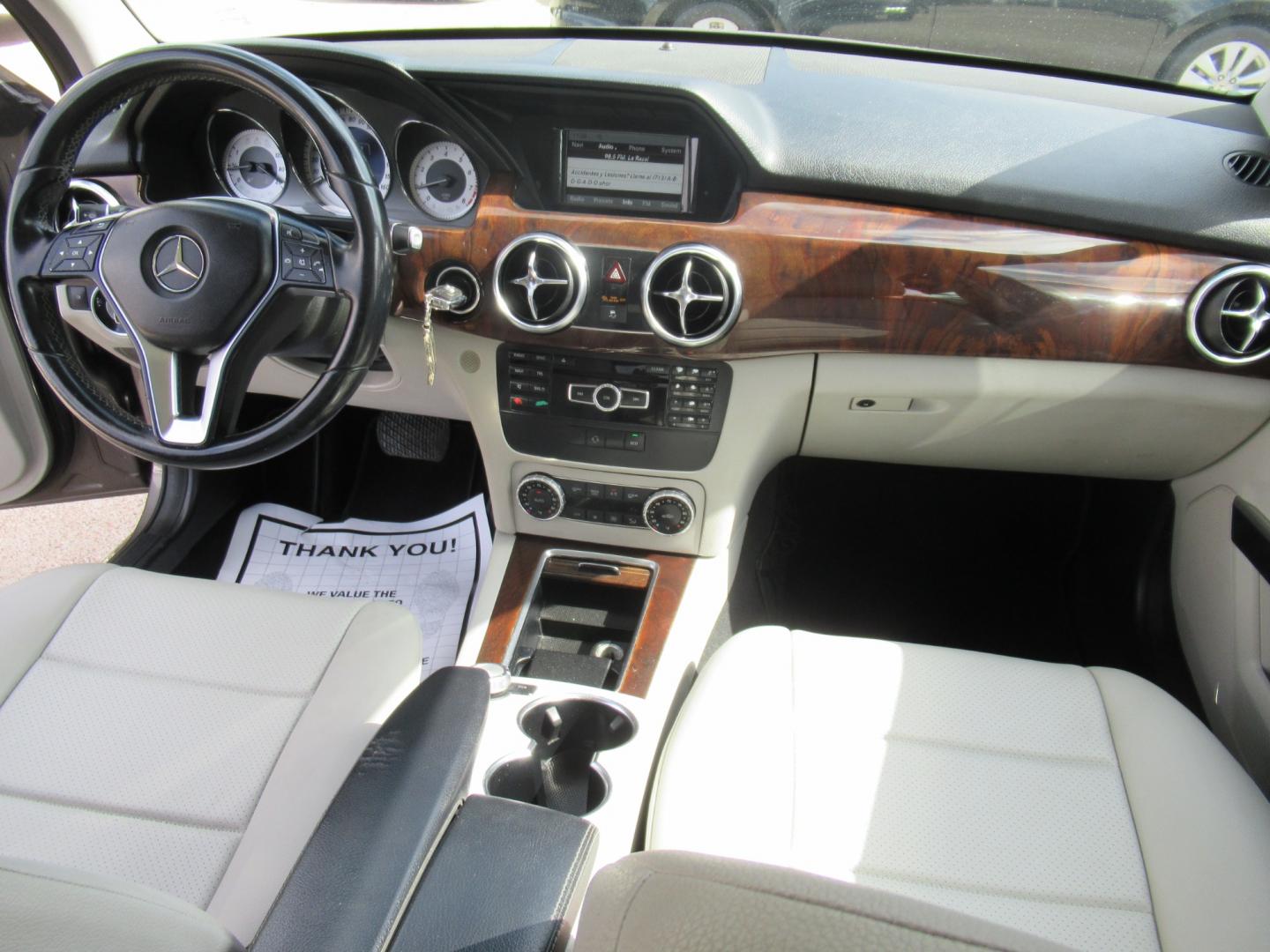 2013 Brown /Tan Mercedes-Benz GLK-Class GLK350 (WDCGG5HB8DG) with an 3.5L V6 DOHC 24V engine, Automatic transmission, located at 1511 North Shepherd Dr., Houston, TX, 77008, (281) 657-1221, 29.798361, -95.412560 - Photo#12