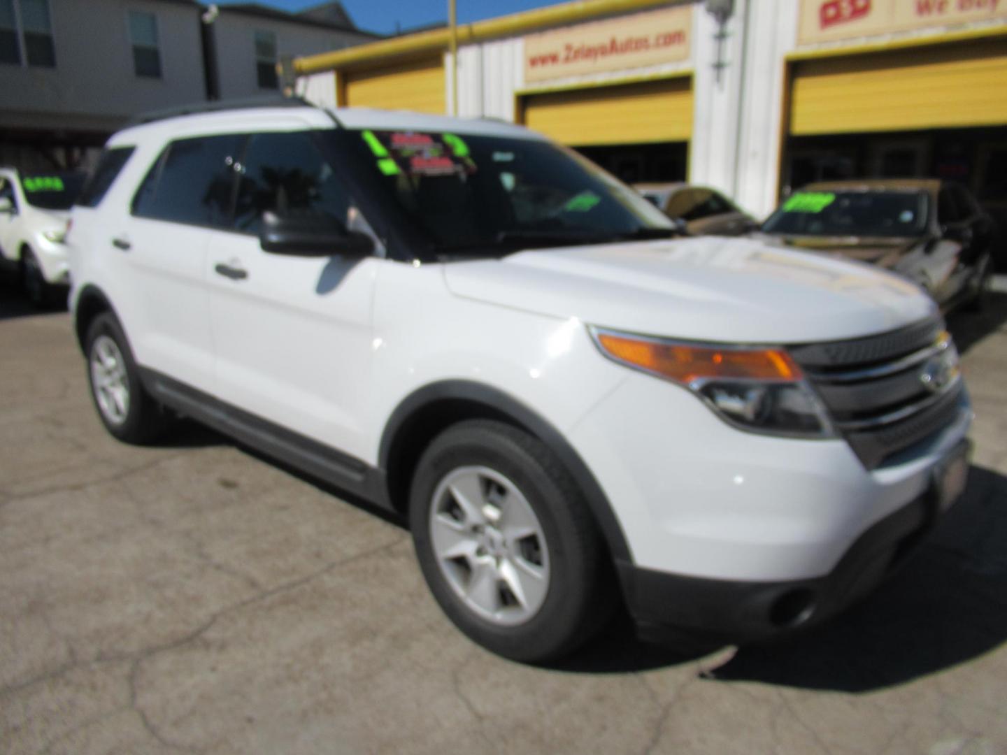 2014 White /Tan Ford Explorer Base FWD (1FM5K7B86EG) with an 3.5L V6 DOHC 24V engine, Automatic transmission, located at 1511 North Shepherd Dr., Houston, TX, 77008, (281) 657-1221, 29.798361, -95.412560 - 2014 FORD EXPLORER VIN: 1FM5K7B86EGA12921 1 F M 5 K 7 B 8 6 E G A 1 2 9 2 1 4 DOOR WAGON/SPORT UTILITY 3.5L V6 F DOHC 24V GASOLINE FRONT WHEEL DRIVE - Photo#1