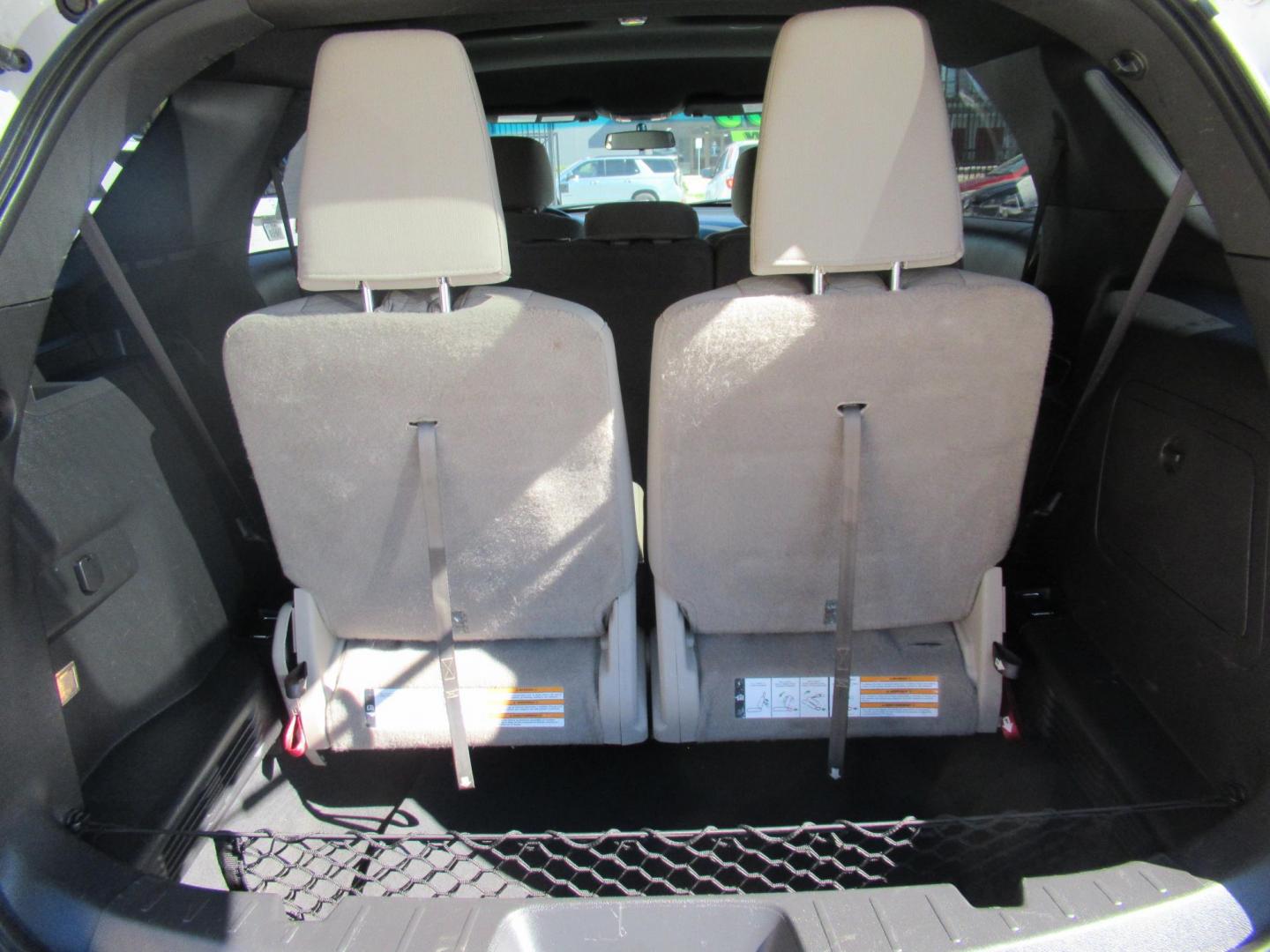 2014 White /Tan Ford Explorer Base FWD (1FM5K7B86EG) with an 3.5L V6 DOHC 24V engine, Automatic transmission, located at 1511 North Shepherd Dr., Houston, TX, 77008, (281) 657-1221, 29.798361, -95.412560 - 2014 FORD EXPLORER VIN: 1FM5K7B86EGA12921 1 F M 5 K 7 B 8 6 E G A 1 2 9 2 1 4 DOOR WAGON/SPORT UTILITY 3.5L V6 F DOHC 24V GASOLINE FRONT WHEEL DRIVE - Photo#9