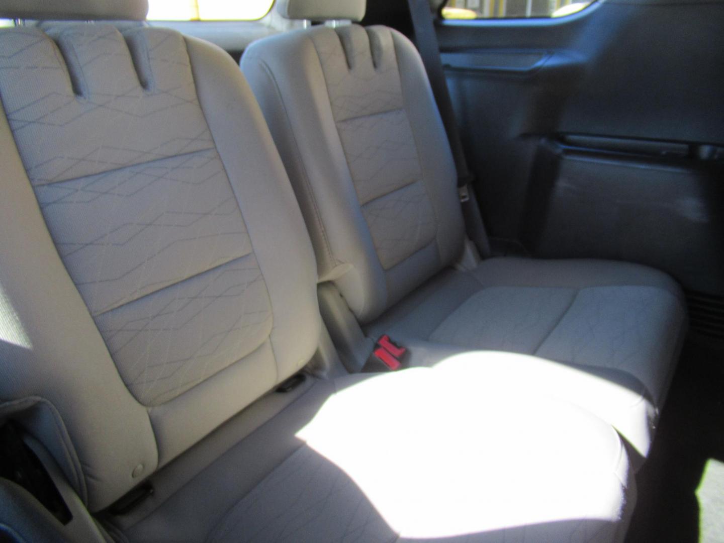 2014 White /Tan Ford Explorer Base FWD (1FM5K7B86EG) with an 3.5L V6 DOHC 24V engine, Automatic transmission, located at 1511 North Shepherd Dr., Houston, TX, 77008, (281) 657-1221, 29.798361, -95.412560 - 2014 FORD EXPLORER VIN: 1FM5K7B86EGA12921 1 F M 5 K 7 B 8 6 E G A 1 2 9 2 1 4 DOOR WAGON/SPORT UTILITY 3.5L V6 F DOHC 24V GASOLINE FRONT WHEEL DRIVE - Photo#10