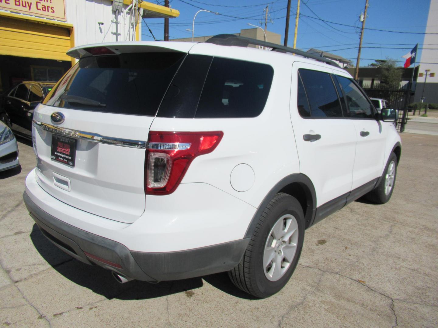 2014 White /Tan Ford Explorer Base FWD (1FM5K7B86EG) with an 3.5L V6 DOHC 24V engine, Automatic transmission, located at 1511 North Shepherd Dr., Houston, TX, 77008, (281) 657-1221, 29.798361, -95.412560 - 2014 FORD EXPLORER VIN: 1FM5K7B86EGA12921 1 F M 5 K 7 B 8 6 E G A 1 2 9 2 1 4 DOOR WAGON/SPORT UTILITY 3.5L V6 F DOHC 24V GASOLINE FRONT WHEEL DRIVE - Photo#18