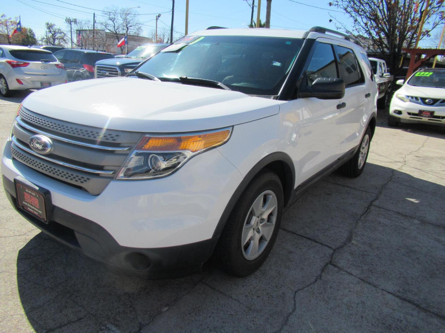 2014 White /Tan Ford Explorer Base FWD (1FM5K7B86EG) with an 3.5L V6 DOHC 24V engine, Automatic transmission, located at 1511 North Shepherd Dr., Houston, TX, 77008, (281) 657-1221, 29.798361, -95.412560 - 2014 FORD EXPLORER VIN: 1FM5K7B86EGA12921 1 F M 5 K 7 B 8 6 E G A 1 2 9 2 1 4 DOOR WAGON/SPORT UTILITY 3.5L V6 F DOHC 24V GASOLINE FRONT WHEEL DRIVE - Photo#21