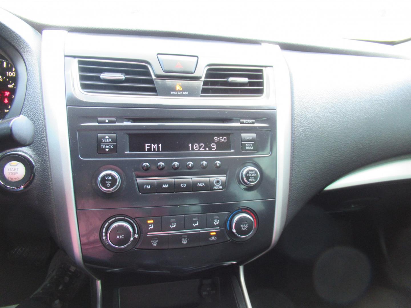 2015 White /Black Nissan Altima 2.5 S (1N4AL3AP0FC) with an 2.5L L4 DOHC 16V engine, Continuously Variable Transmission transmission, located at 1511 North Shepherd Dr., Houston, TX, 77008, (281) 657-1221, 29.798361, -95.412560 - 2015 Nissan Altima 2.5 S SEDAN 4-DR 2.5L L4 DOHC 16V FWD- Photo#2