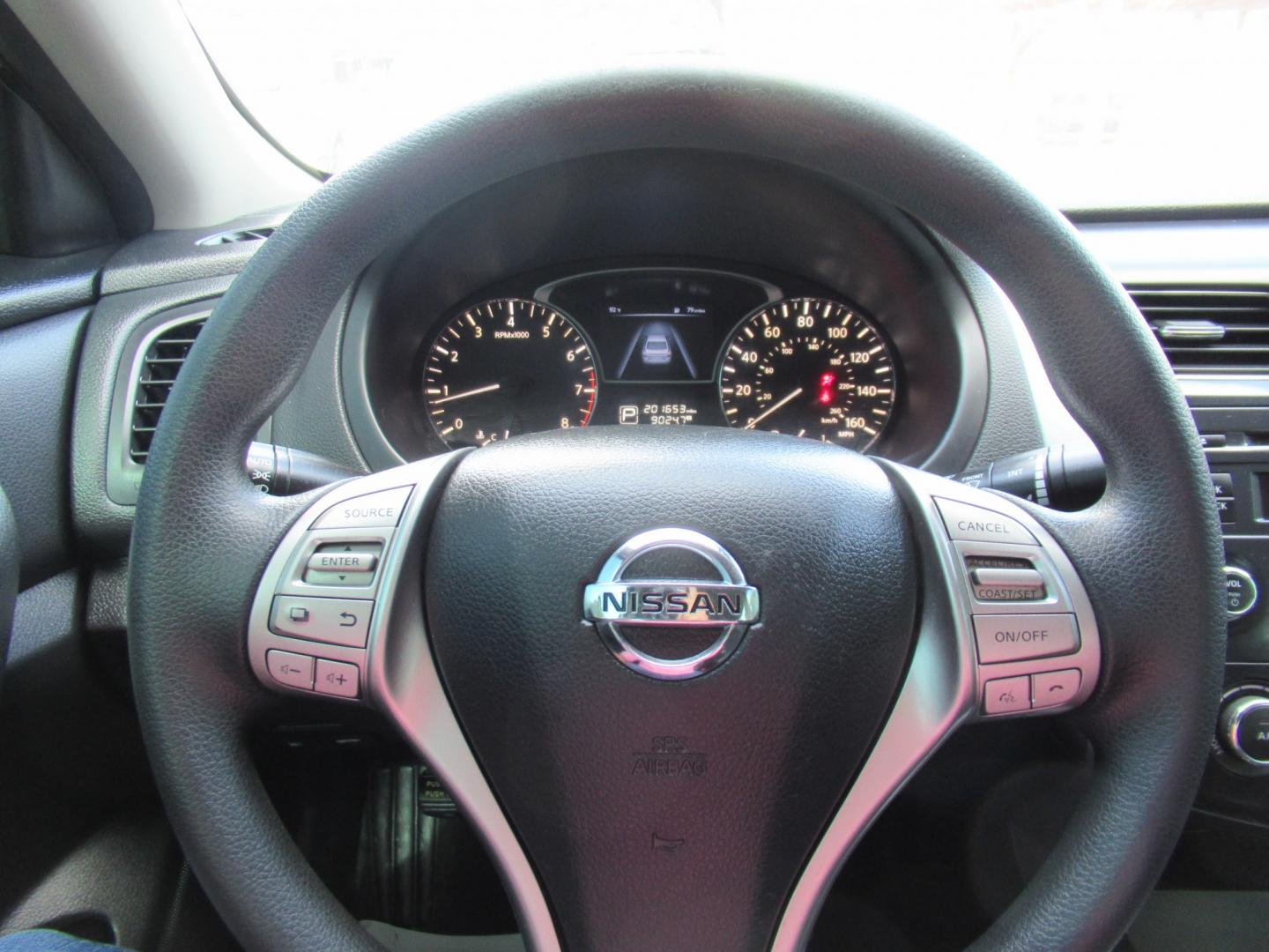 2015 White /Black Nissan Altima 2.5 S (1N4AL3AP0FC) with an 2.5L L4 DOHC 16V engine, Continuously Variable Transmission transmission, located at 1511 North Shepherd Dr., Houston, TX, 77008, (281) 657-1221, 29.798361, -95.412560 - 2015 Nissan Altima 2.5 S SEDAN 4-DR 2.5L L4 DOHC 16V FWD- Photo#1