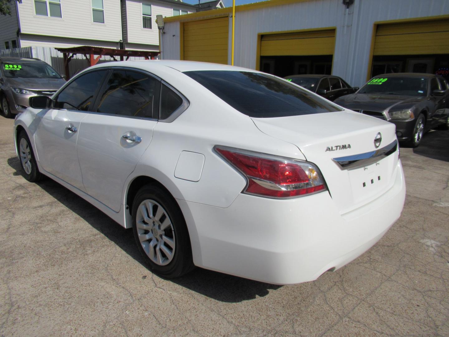 2015 White /Black Nissan Altima 2.5 S (1N4AL3AP0FC) with an 2.5L L4 DOHC 16V engine, Continuously Variable Transmission transmission, located at 1511 North Shepherd Dr., Houston, TX, 77008, (281) 657-1221, 29.798361, -95.412560 - 2015 Nissan Altima 2.5 S SEDAN 4-DR 2.5L L4 DOHC 16V FWD- Photo#14