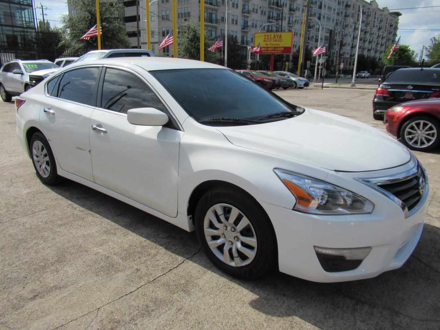 2015 White /Black Nissan Altima 2.5 S (1N4AL3AP0FC) with an 2.5L L4 DOHC 16V engine, Continuously Variable Transmission transmission, located at 1511 North Shepherd Dr., Houston, TX, 77008, (281) 657-1221, 29.798361, -95.412560 - 2015 Nissan Altima 2.5 S SEDAN 4-DR 2.5L L4 DOHC 16V FWD- Photo#18